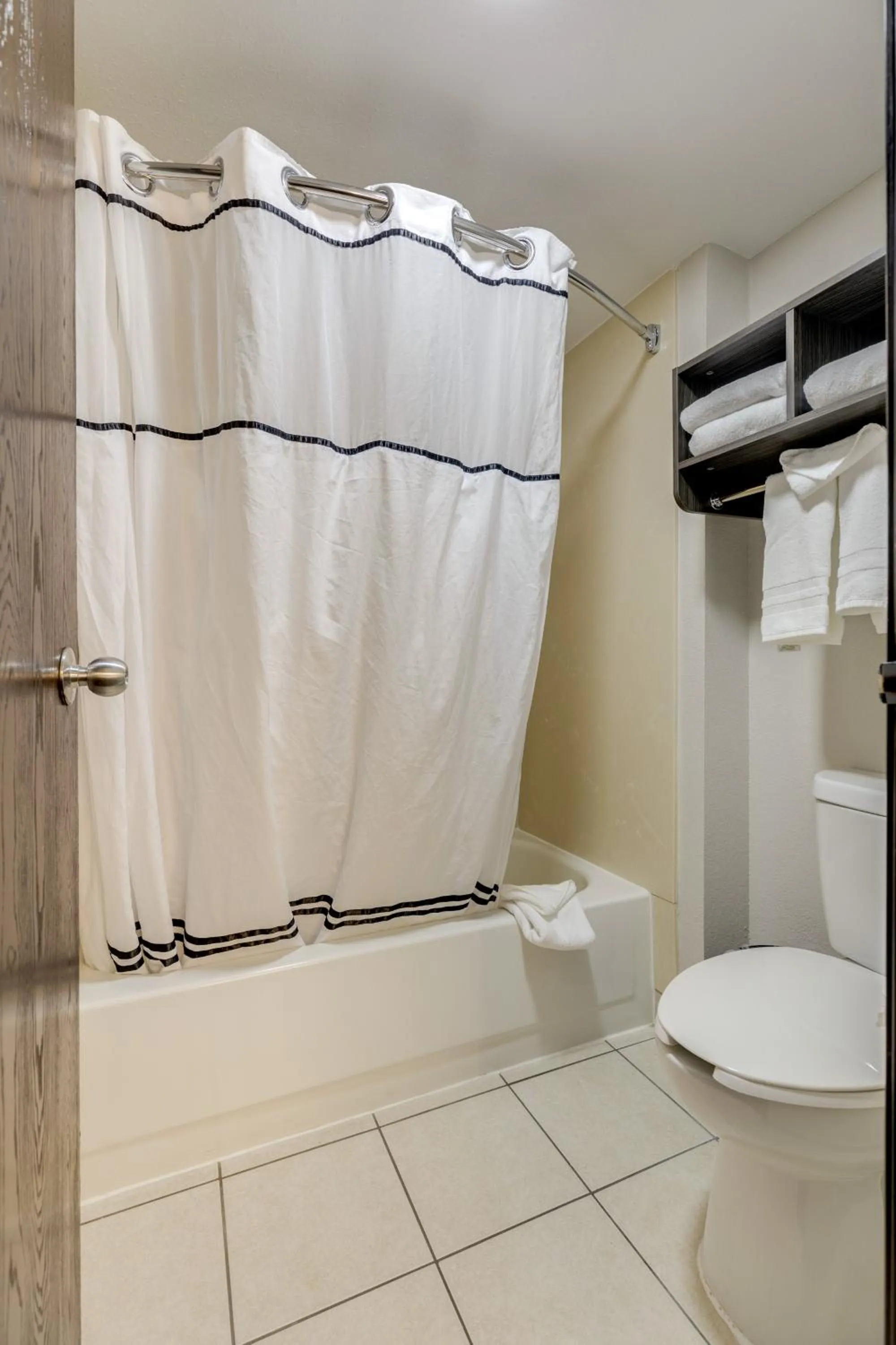 Shower in Alexis Inn and Suites Hotel