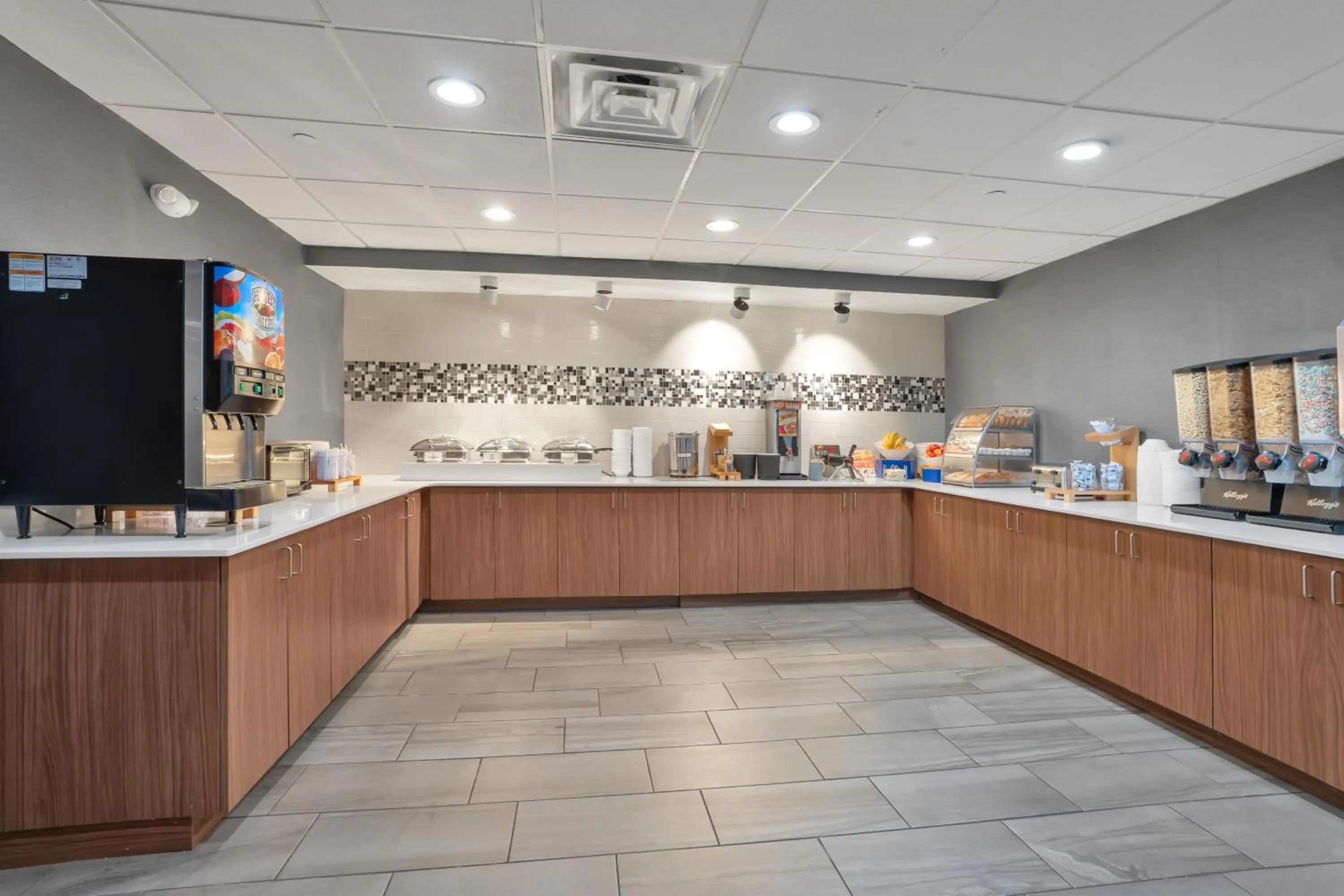 Breakfast in Alexis Inn and Suites Hotel