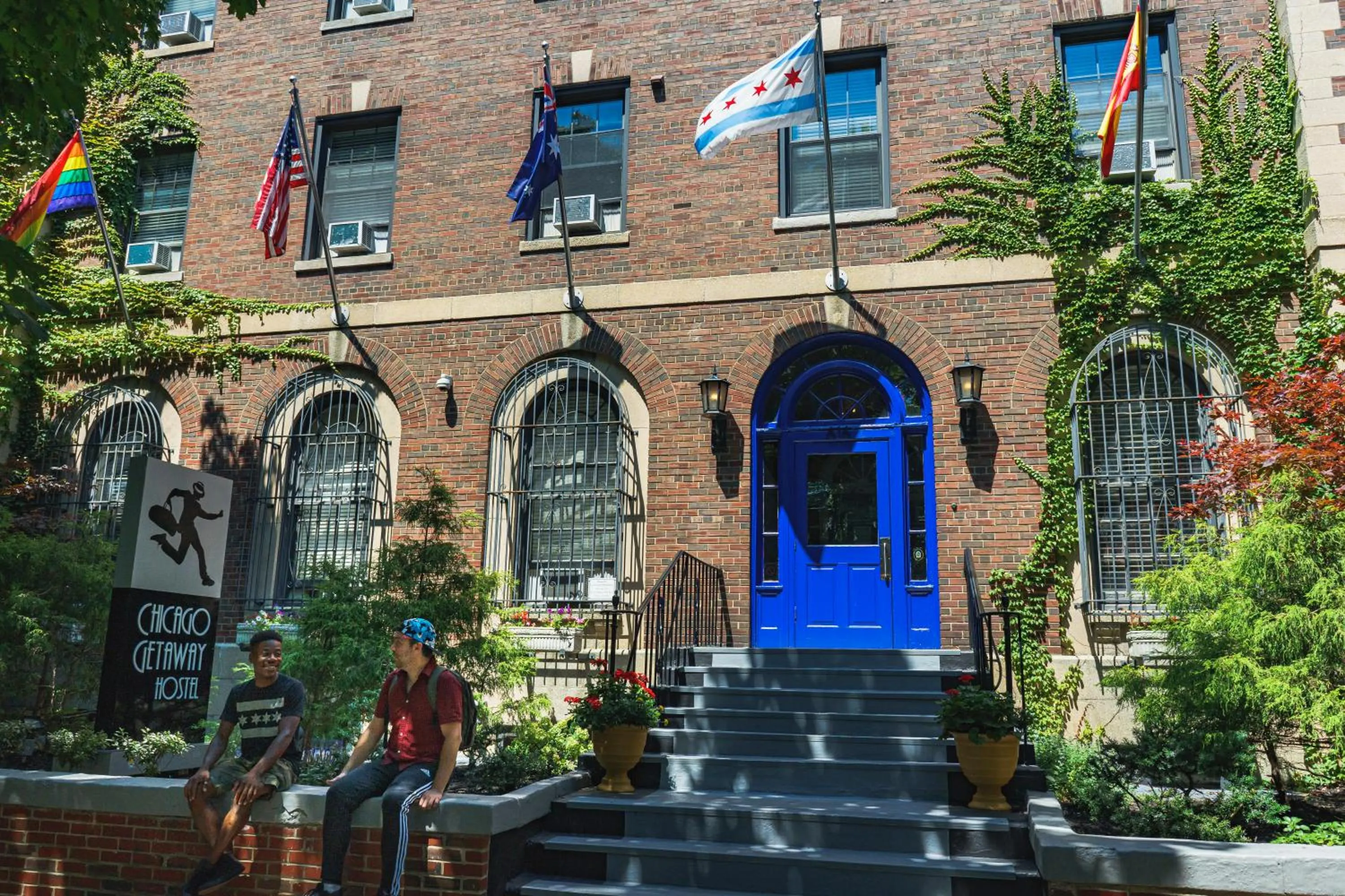 Property building in Chicago Getaway Hostel