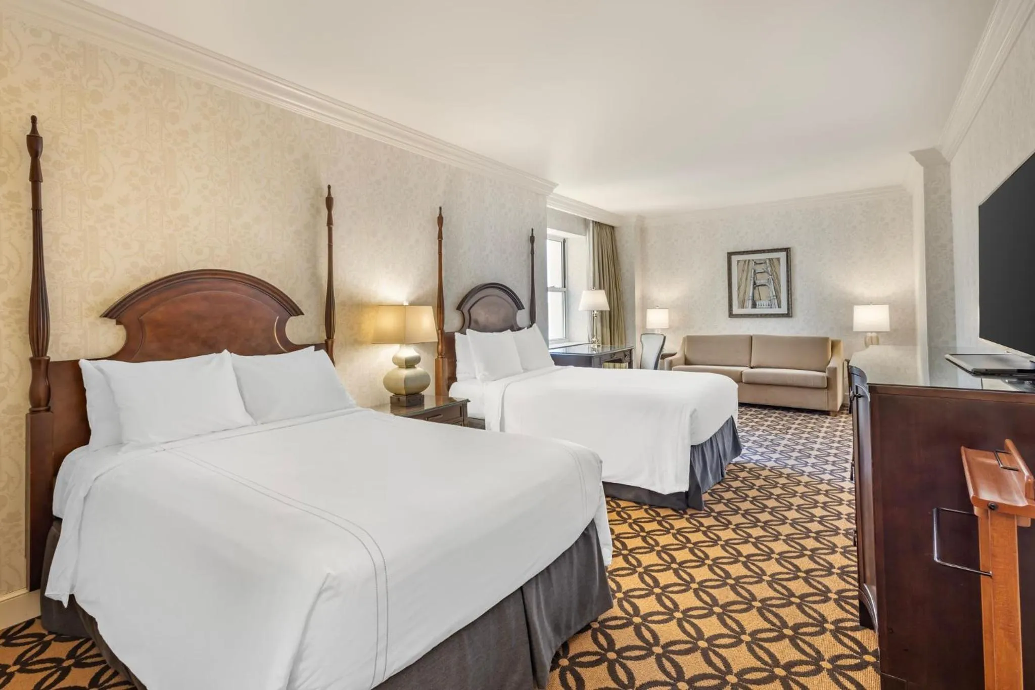 Photo of the whole room, Bed in Omni San Francisco