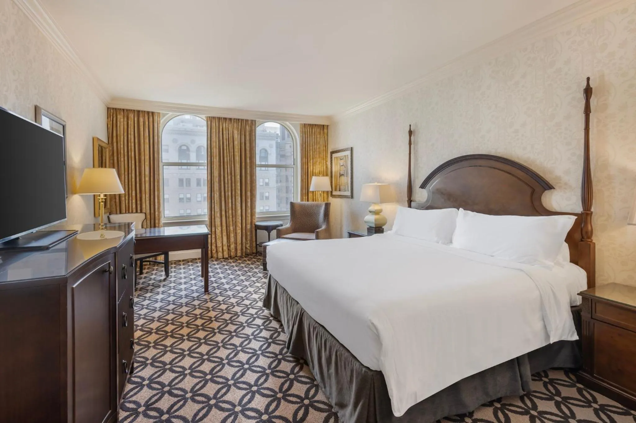 Photo of the whole room, Bed in Omni San Francisco