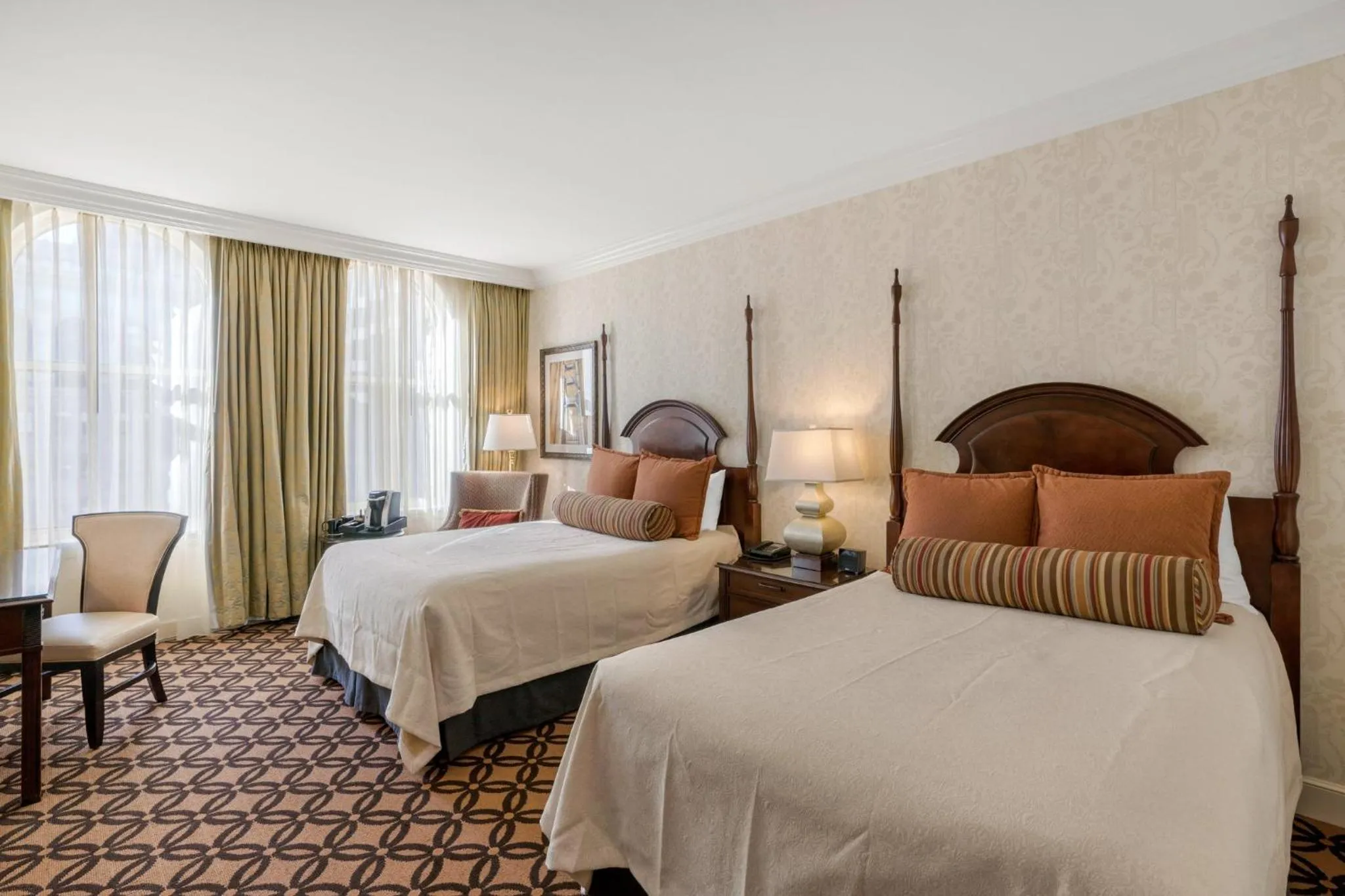 Photo of the whole room, Bed in Omni San Francisco