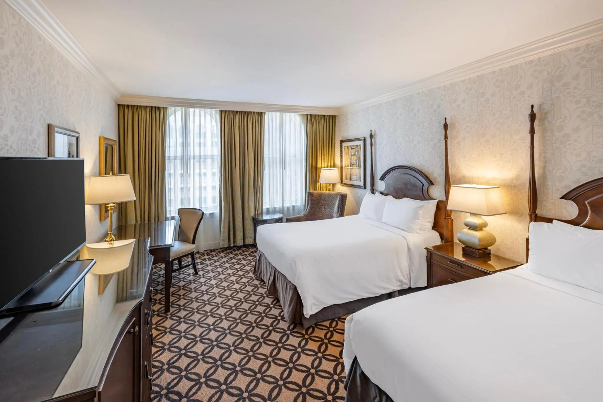 Photo of the whole room, Bed in Omni San Francisco