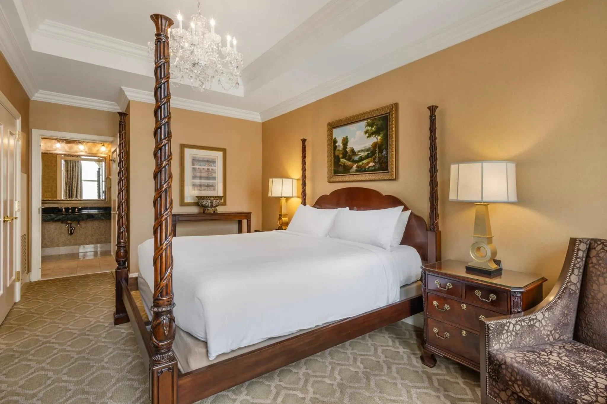 Photo of the whole room, Bed in Omni San Francisco