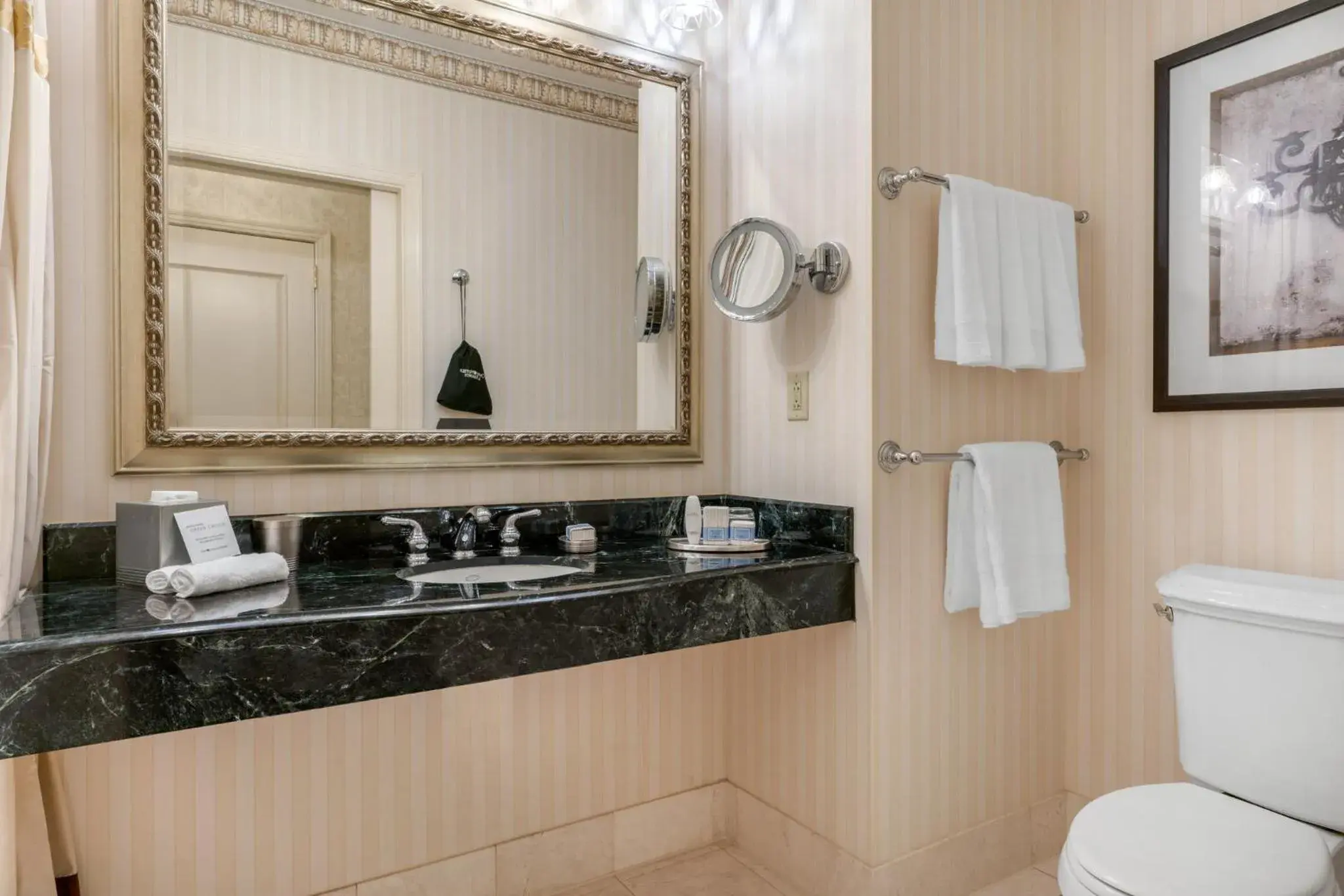 Deluxe Room - 1 King Bed in Omni San Francisco Deluxe Room - 1 King Bed in Omni San Francisco