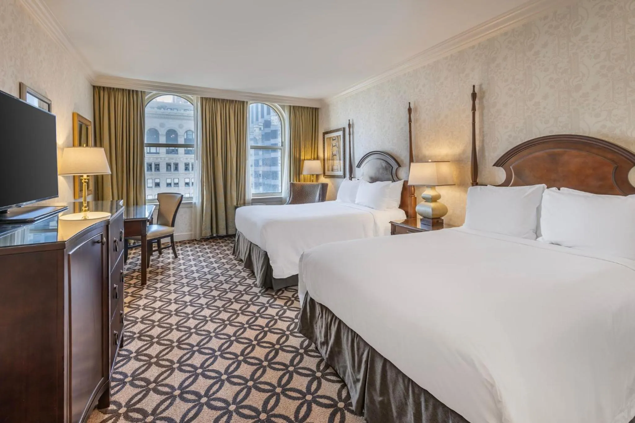 Photo of the whole room, Bed in Omni San Francisco