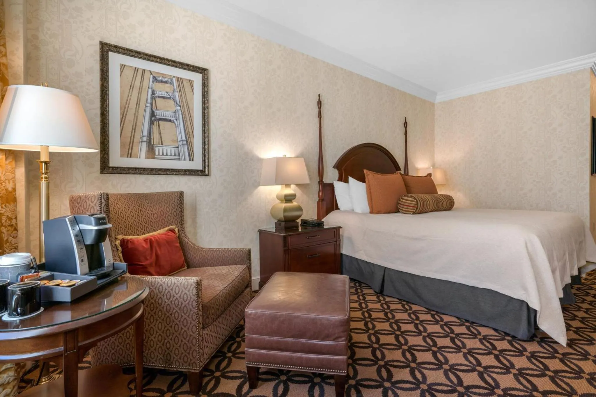 Photo of the whole room, Bed in Omni San Francisco