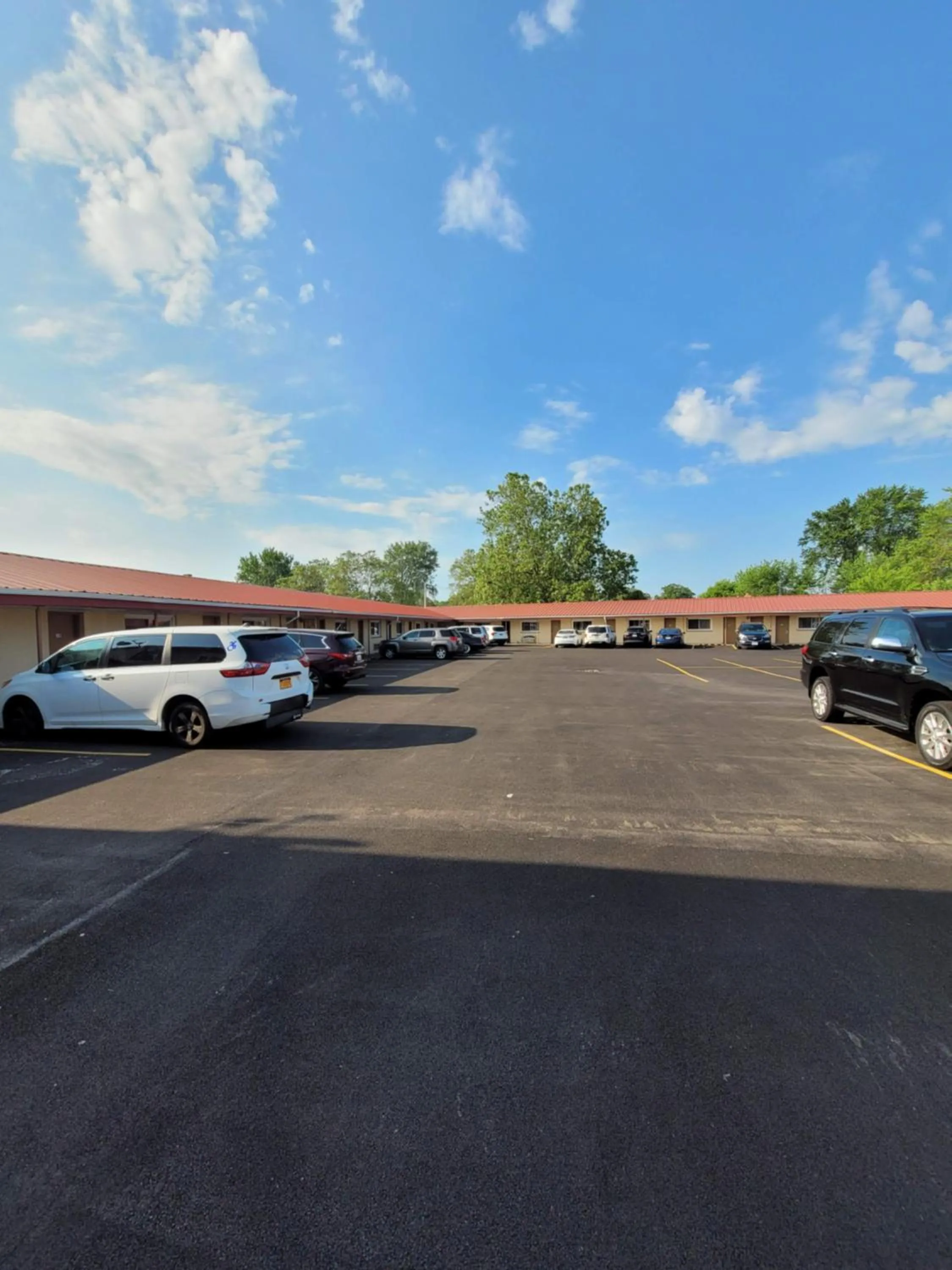 Property building in Budget Host Inn Niagara Falls