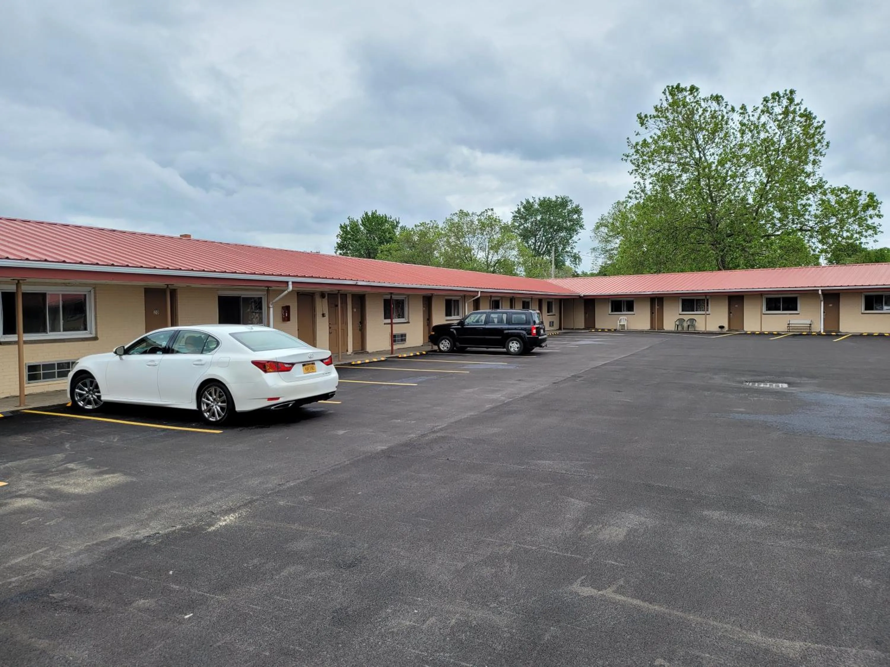 Property Building in Budget Host Inn Niagara Falls