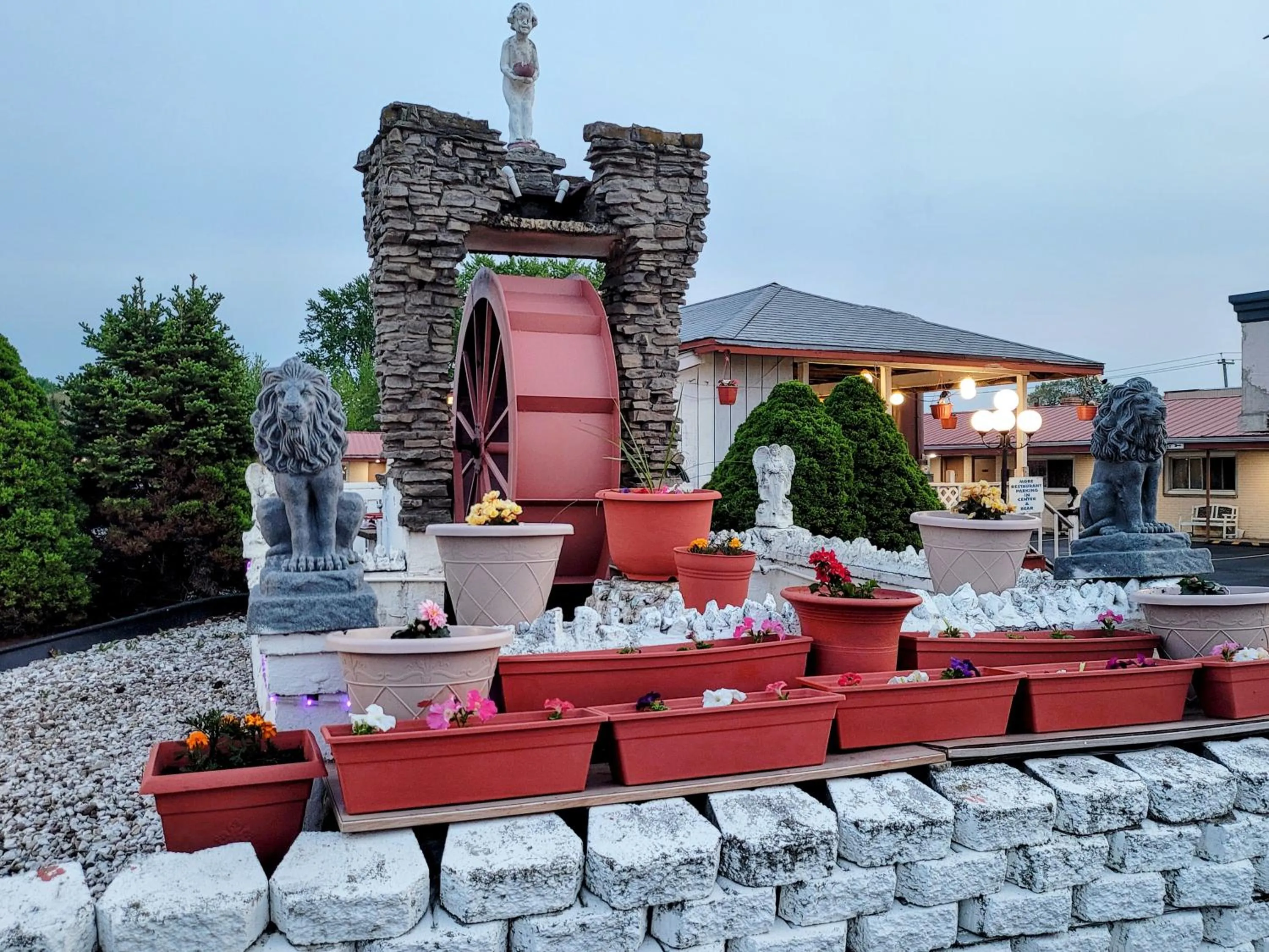 Property building in Budget Host Inn Niagara Falls