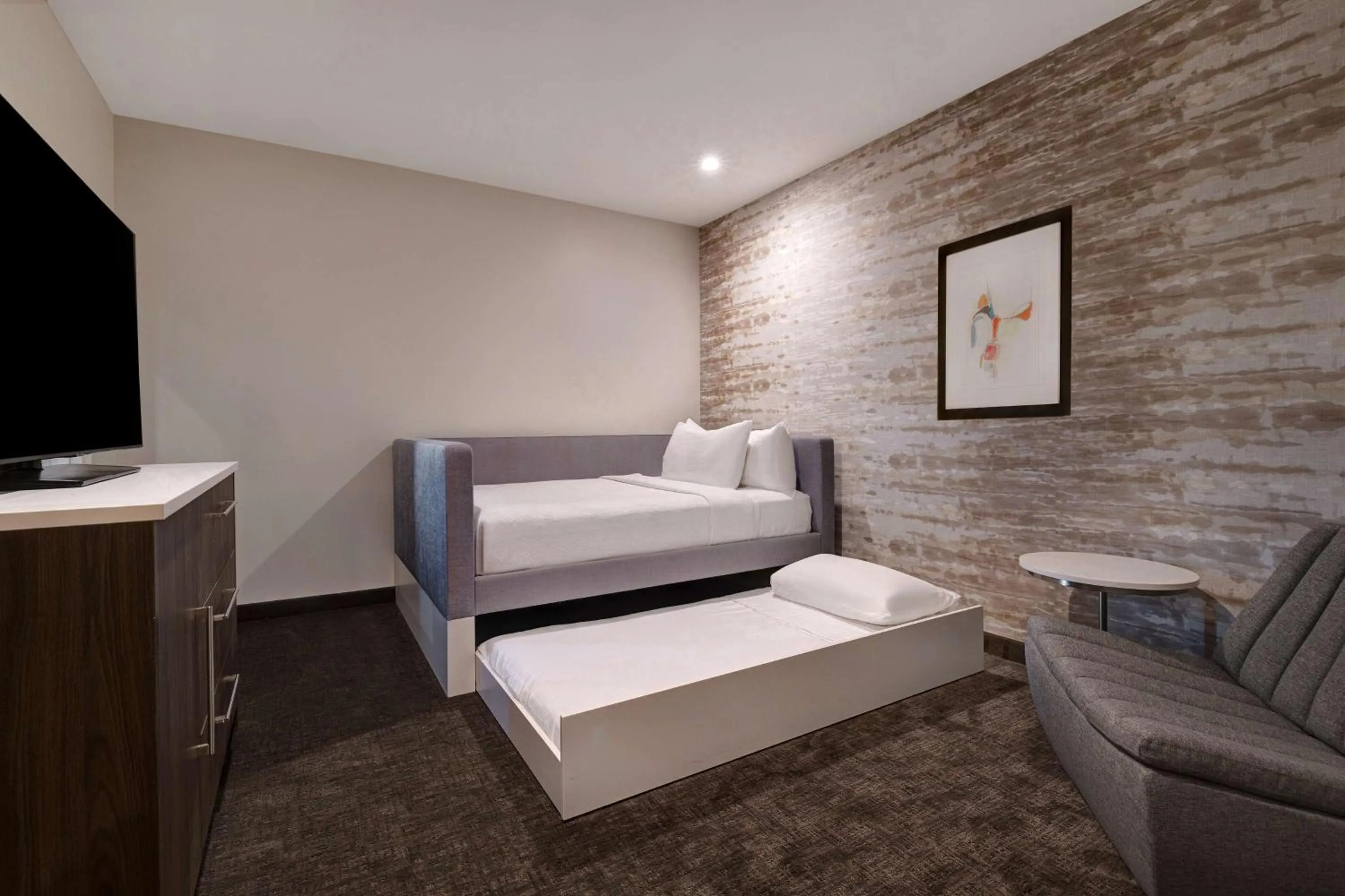 Living room, Bed in Home2 Suites By Hilton Anaheim Resort