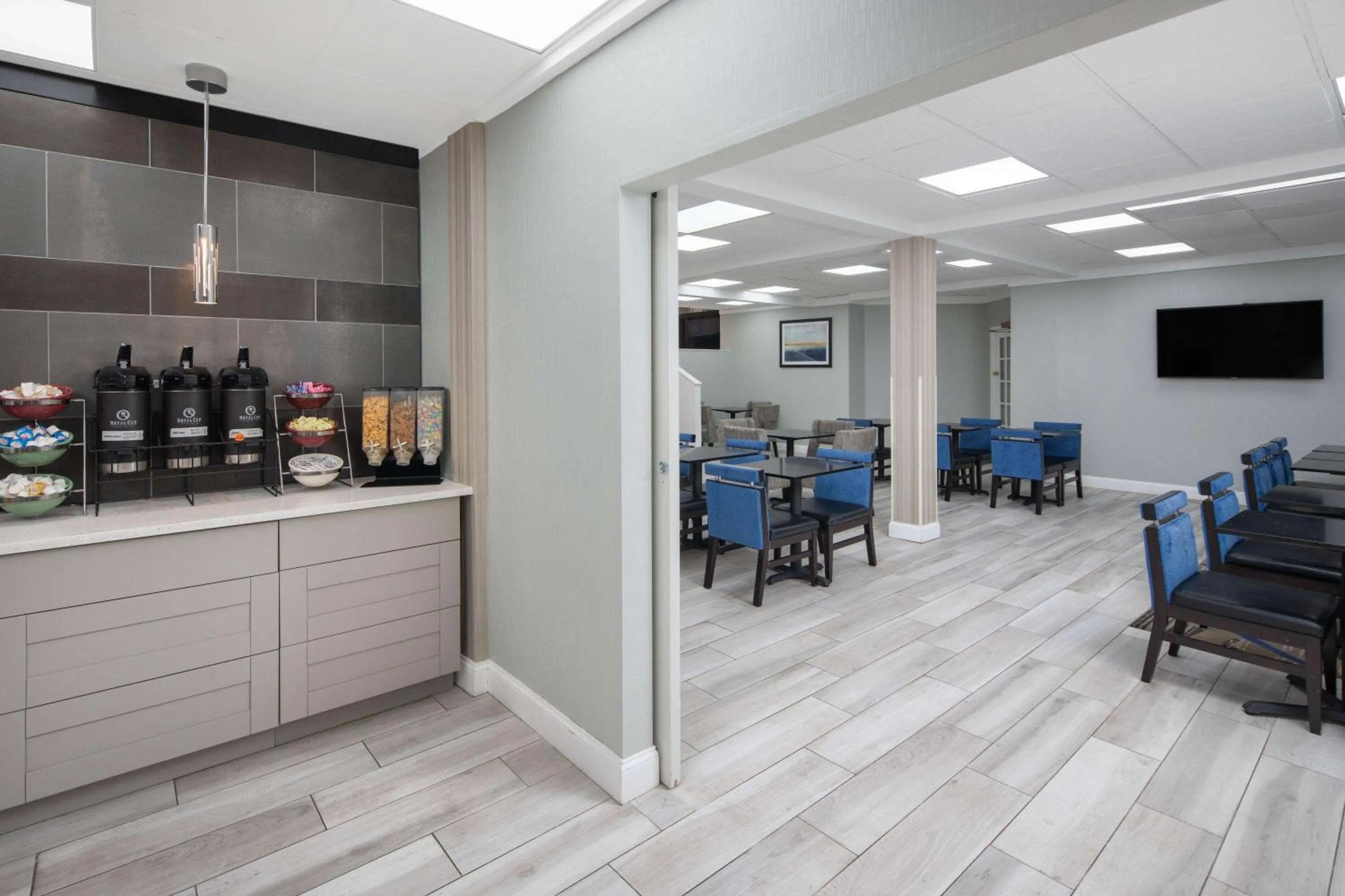 Breakfast in La Quinta by Wyndham Atlanta Airport South