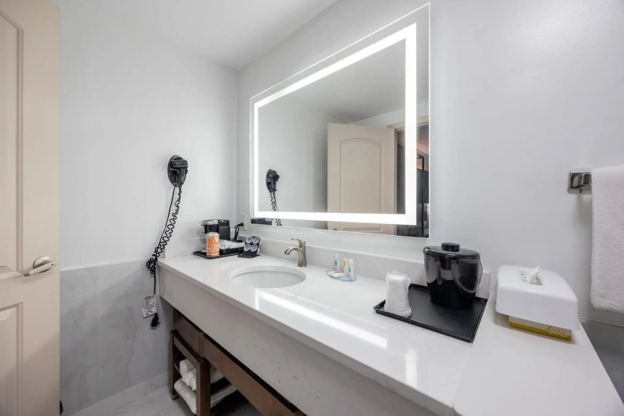 Bathroom in Comfort Inn Downtown Nashville - Music City Center