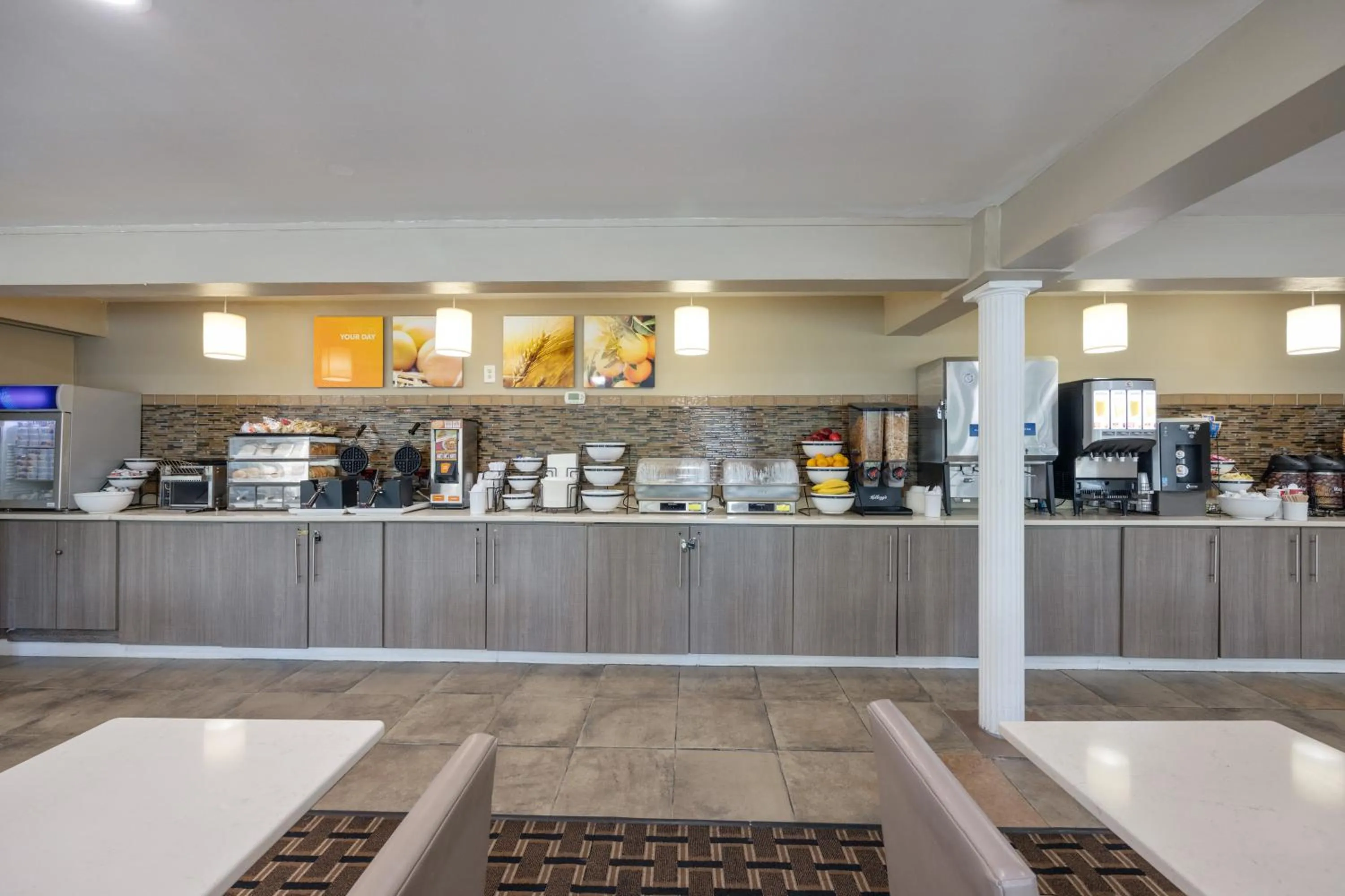 Kitchen or kitchenette in Comfort Inn Downtown Nashville - Music City Center