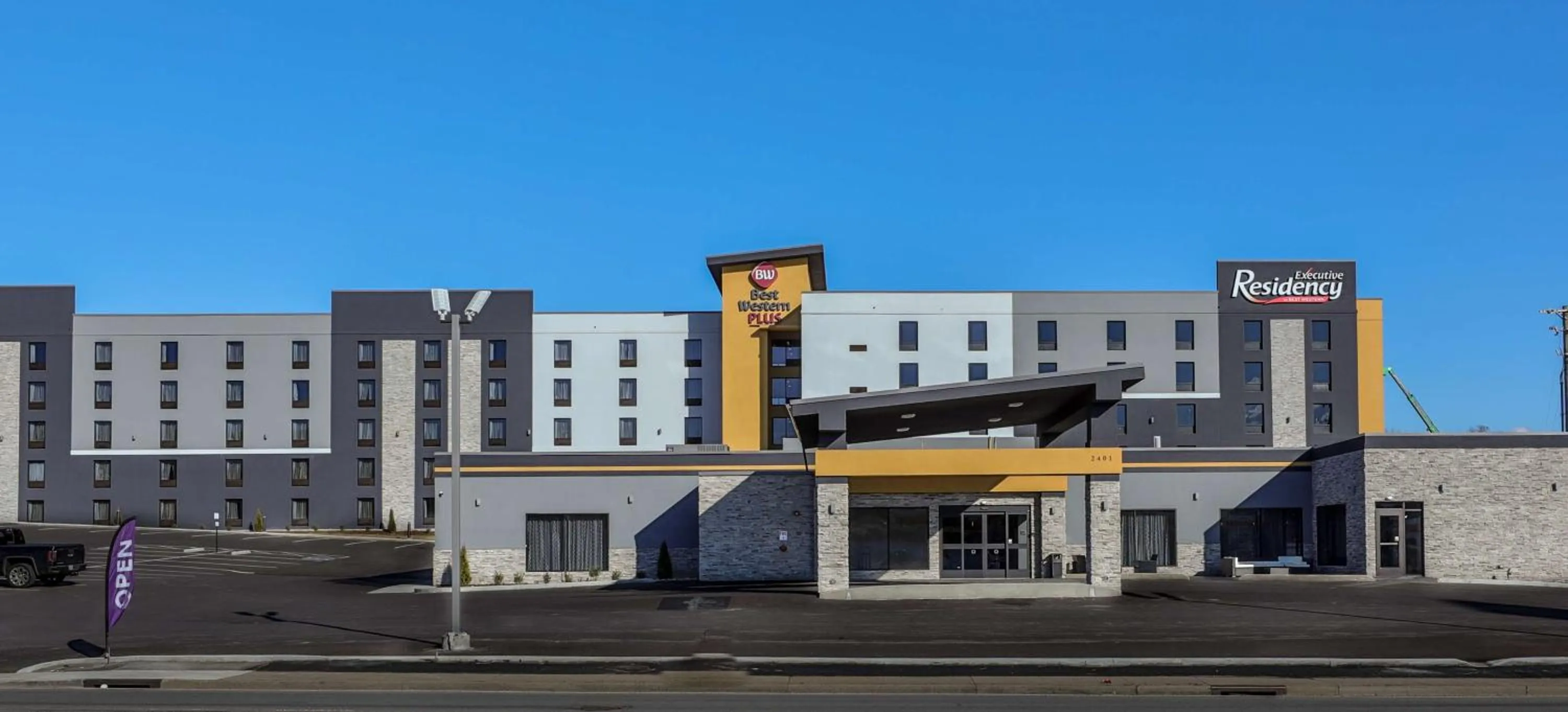 Property building in Best Western Plus Executive Residency Nashville