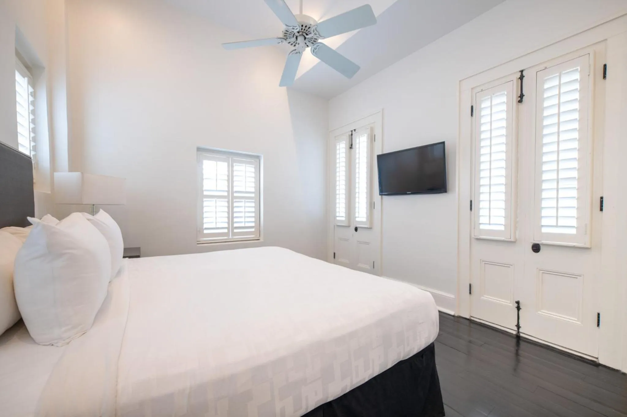 Bedroom, Bed in Melrose Mansion