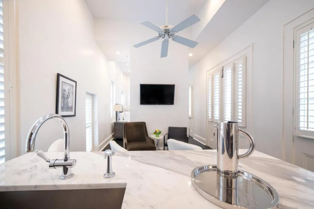 Living room in Melrose Mansion