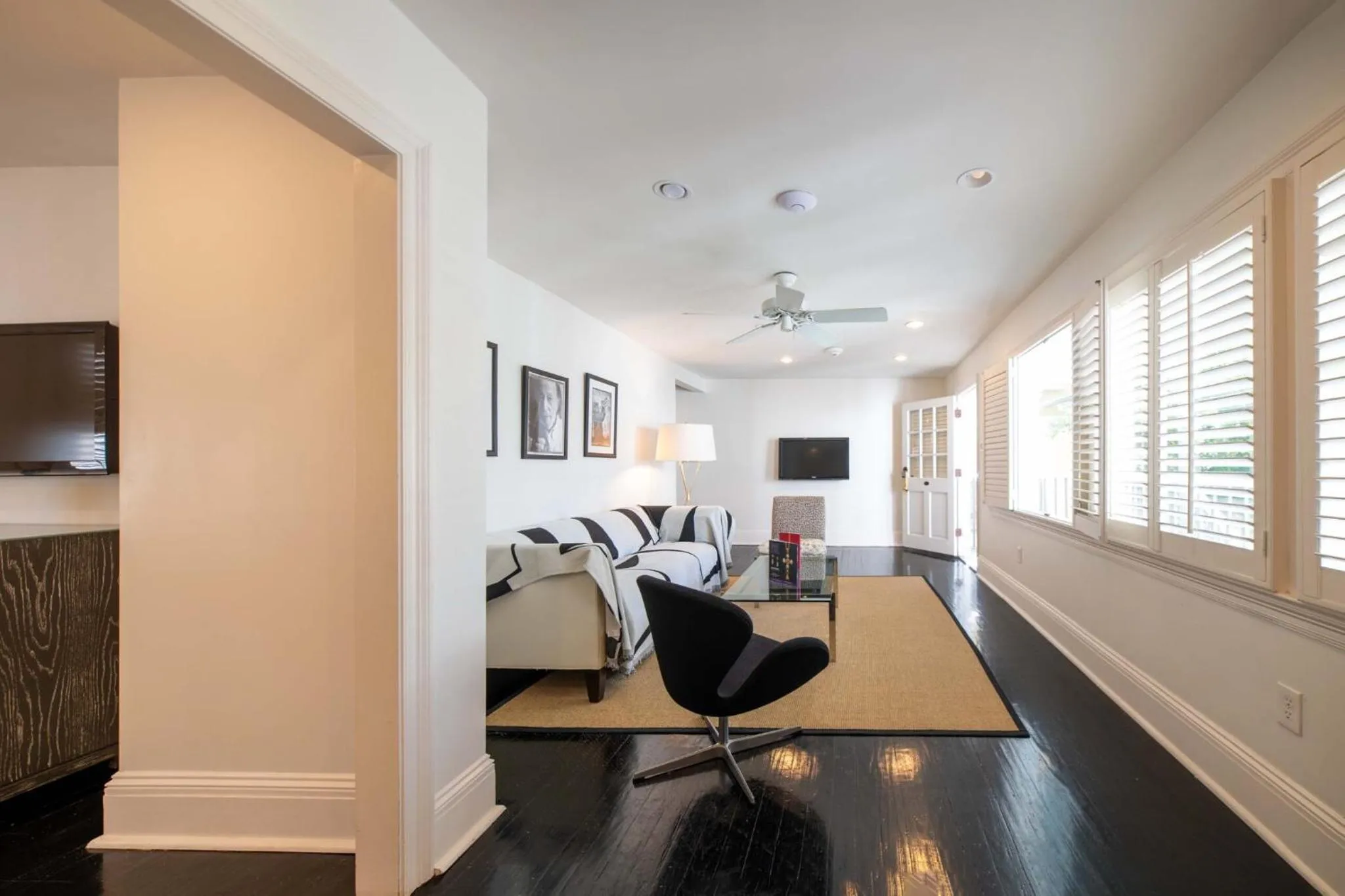 Living room in Melrose Mansion