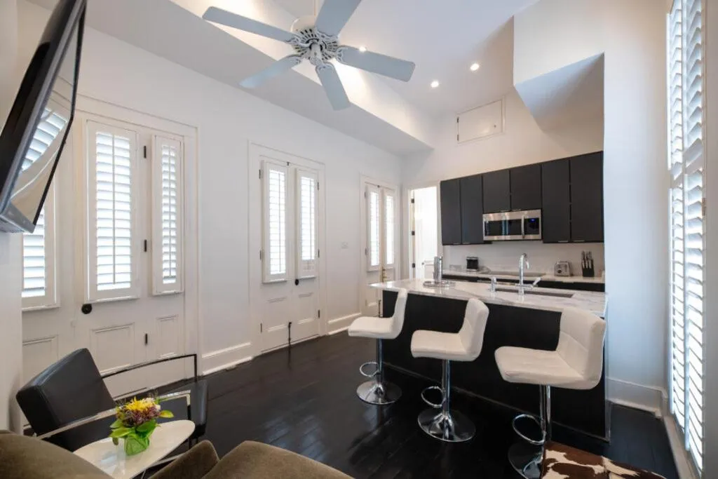 Living room in Melrose Mansion
