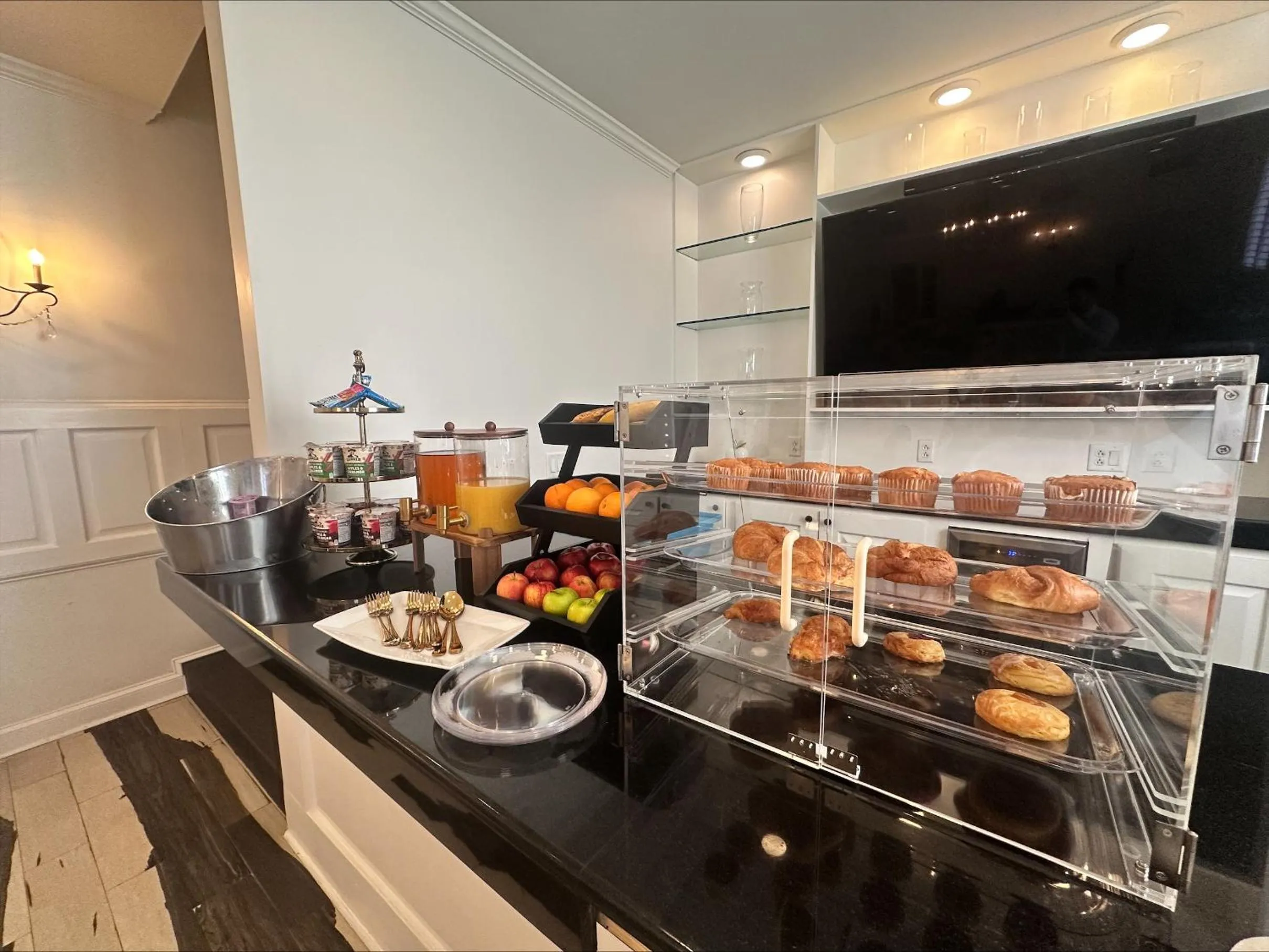 Breakfast in Melrose Mansion