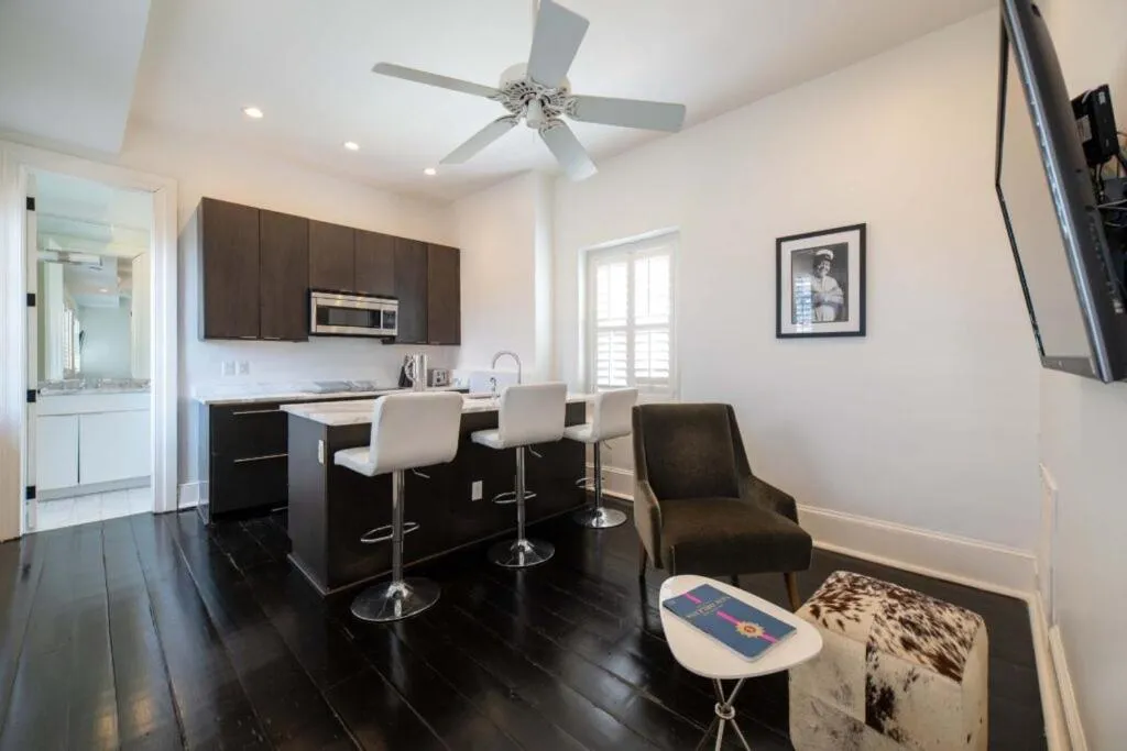 Living room in Melrose Mansion