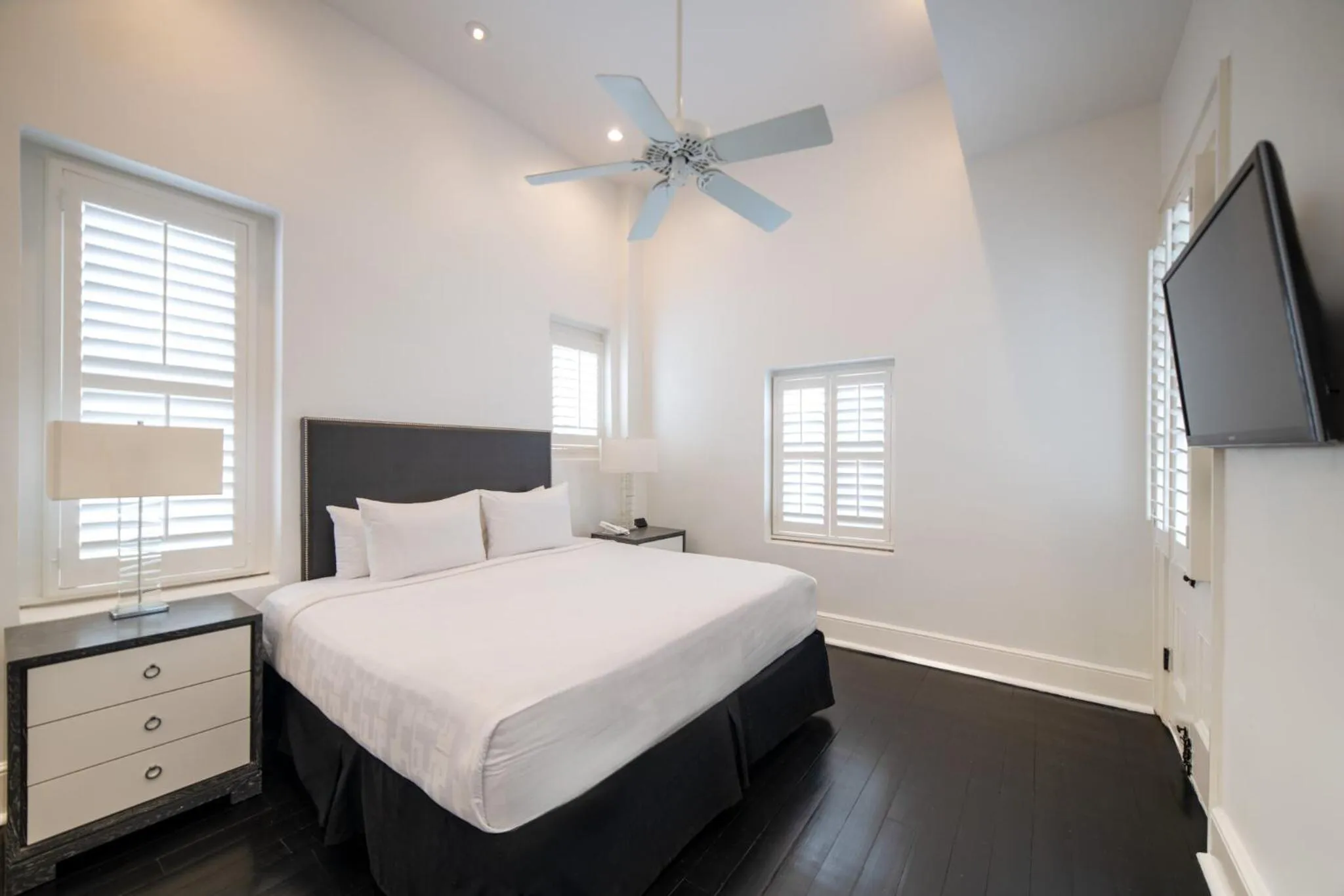 Bedroom, Bed in Melrose Mansion