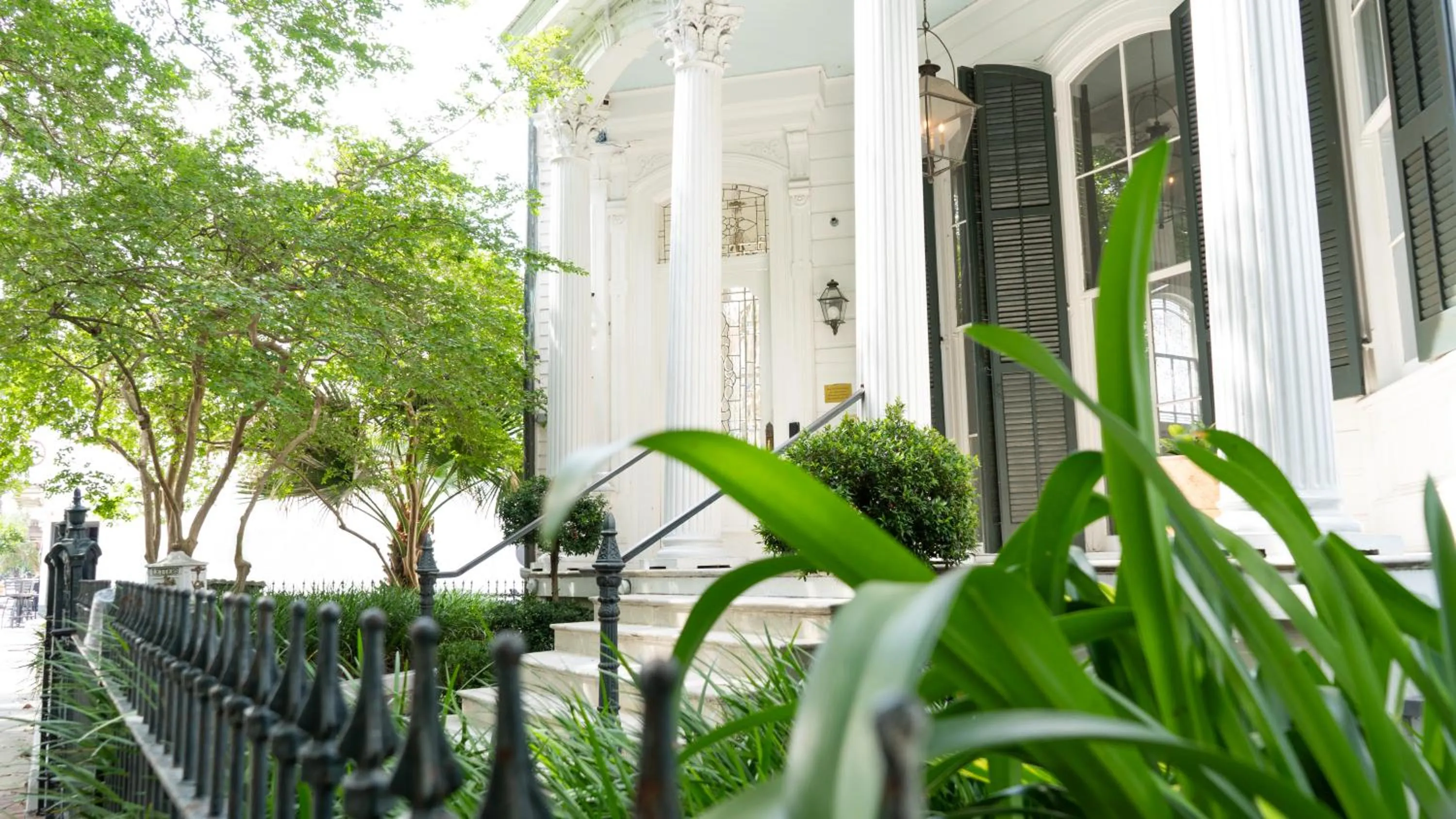 Facade/entrance in Melrose Mansion