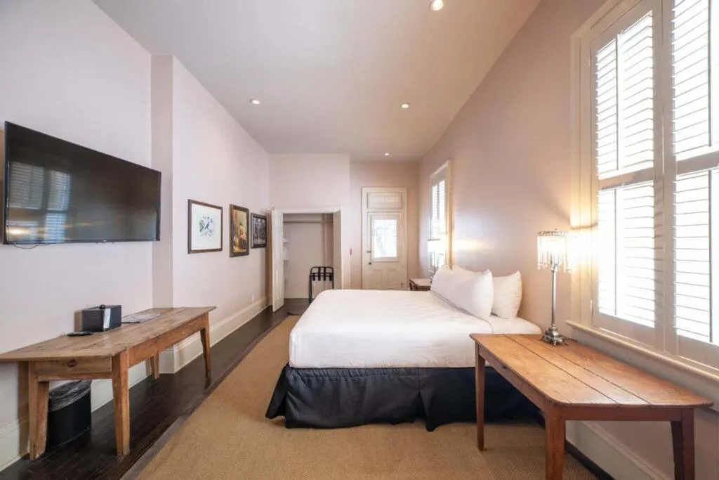 Bedroom, Bed in Melrose Mansion