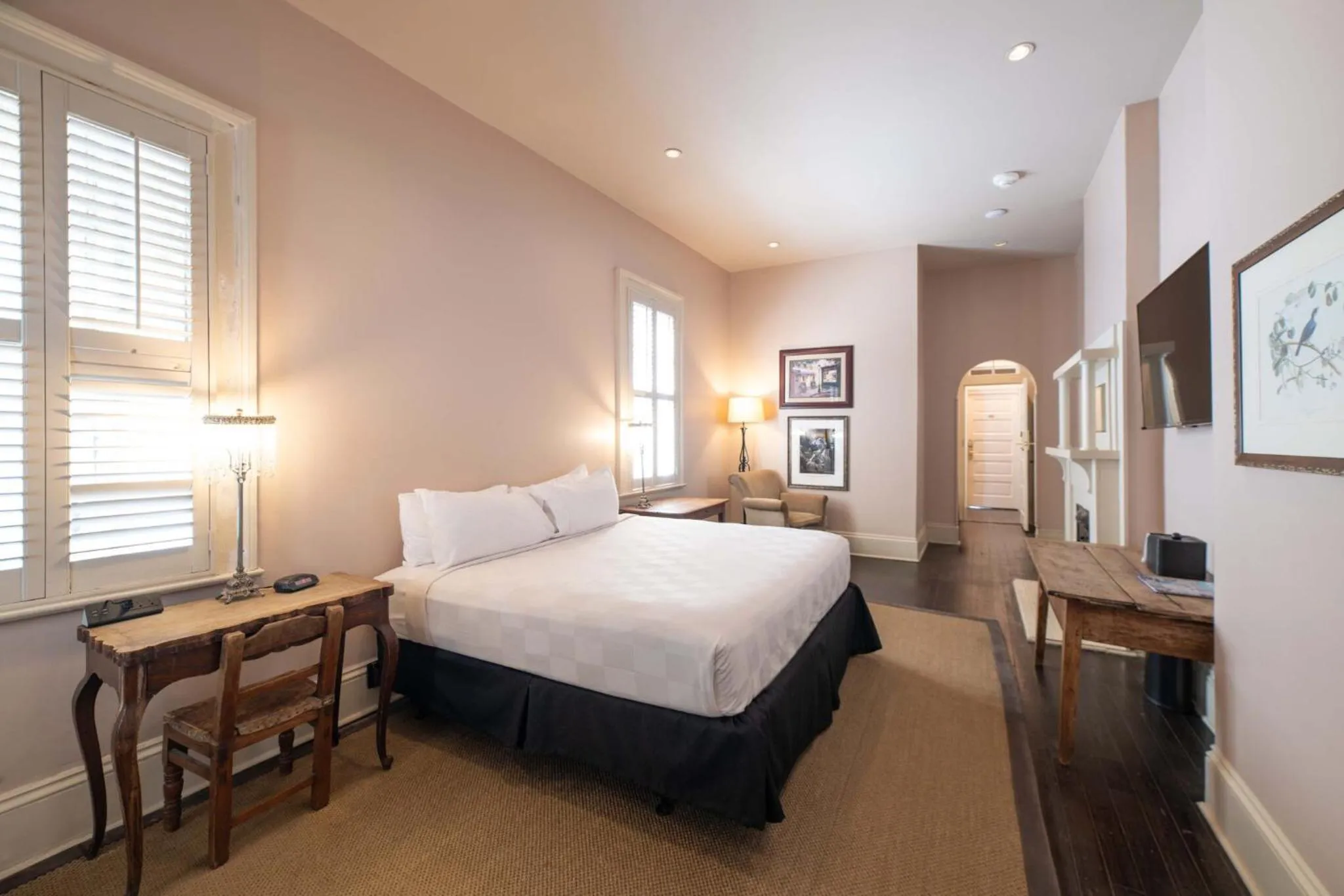 Bedroom, Bed in Melrose Mansion