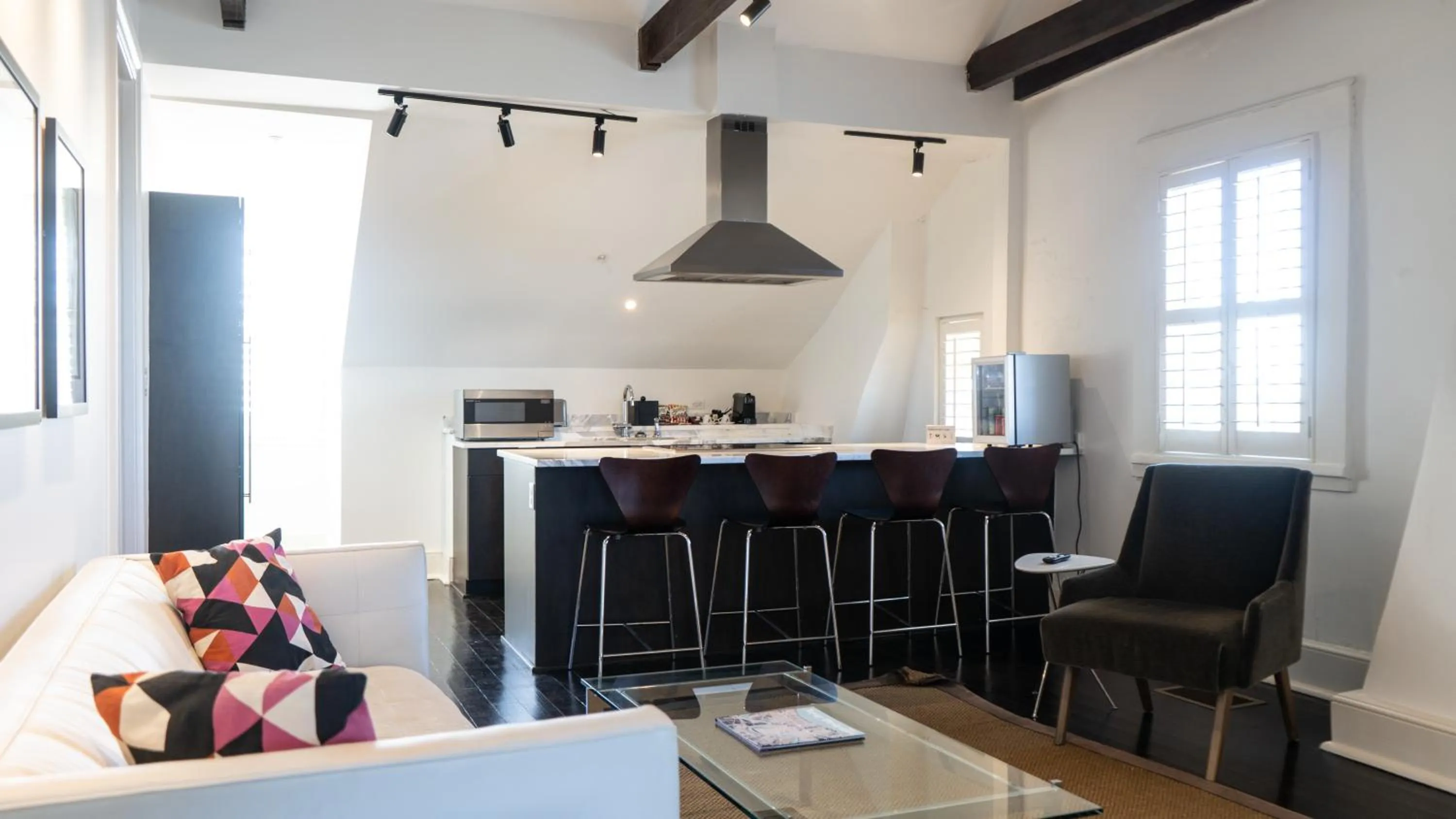 Living room in Melrose Mansion
