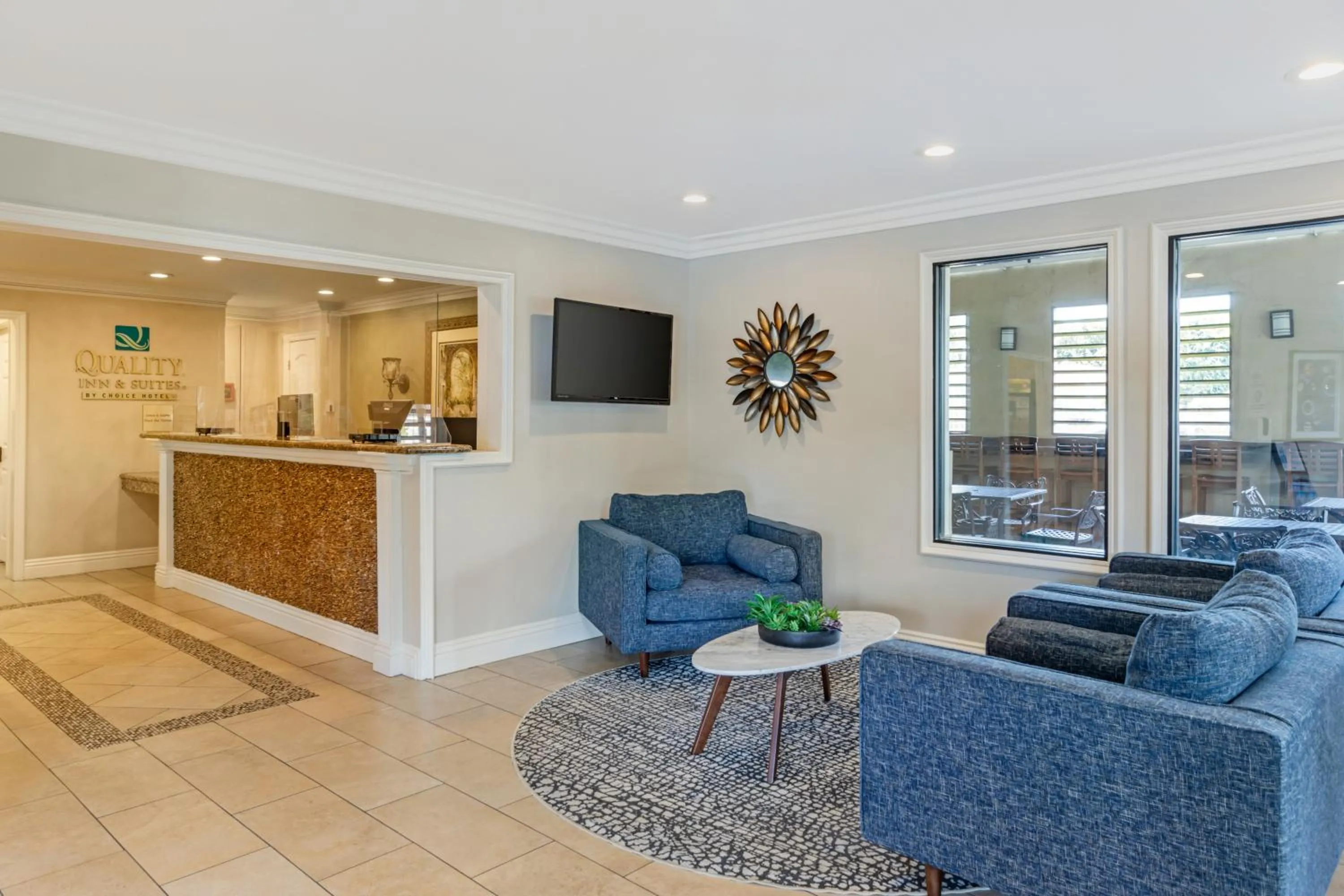 Lobby or reception in Quality Inn & Suites Anaheim Maingate