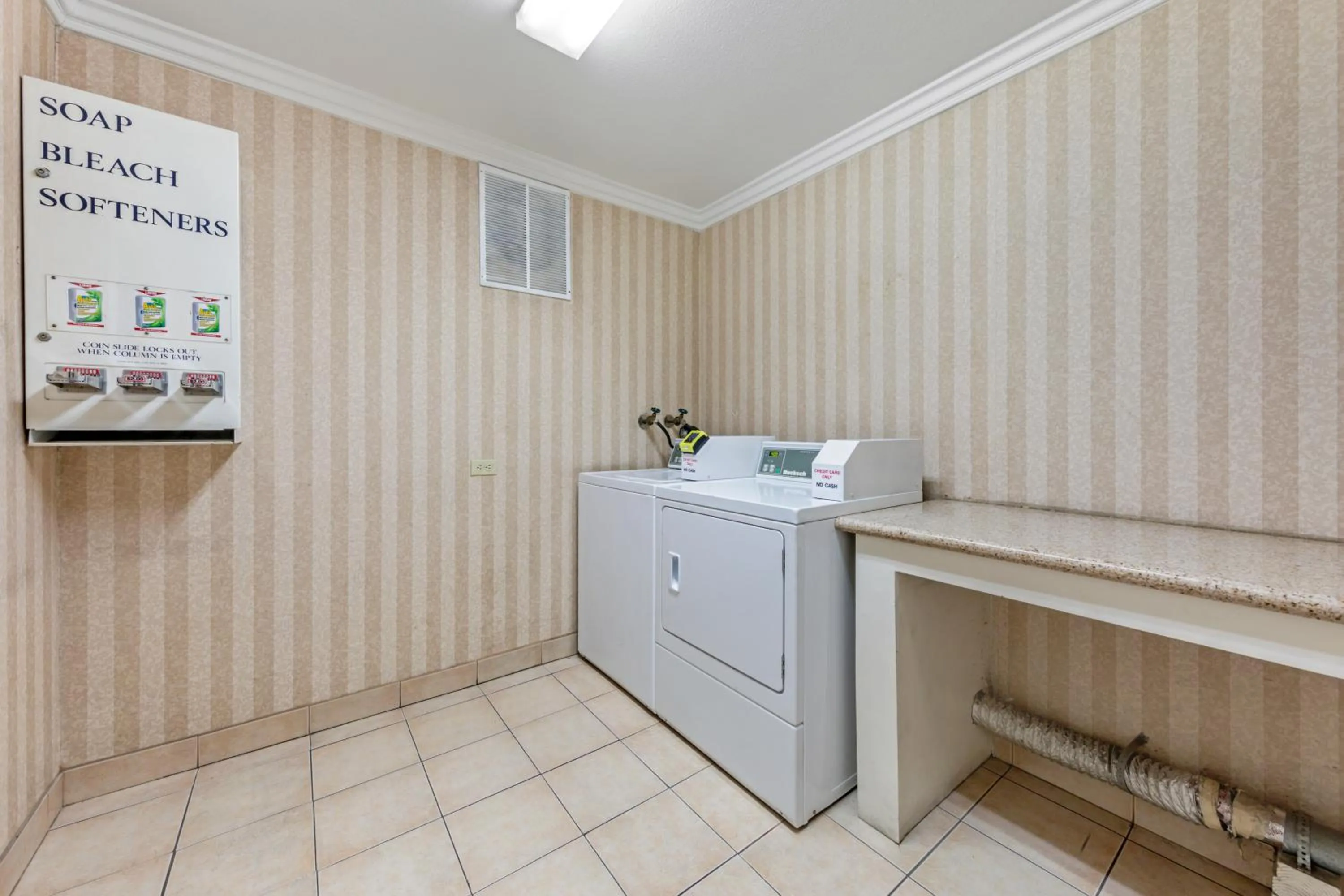 laundry in Quality Inn & Suites Anaheim Maingate