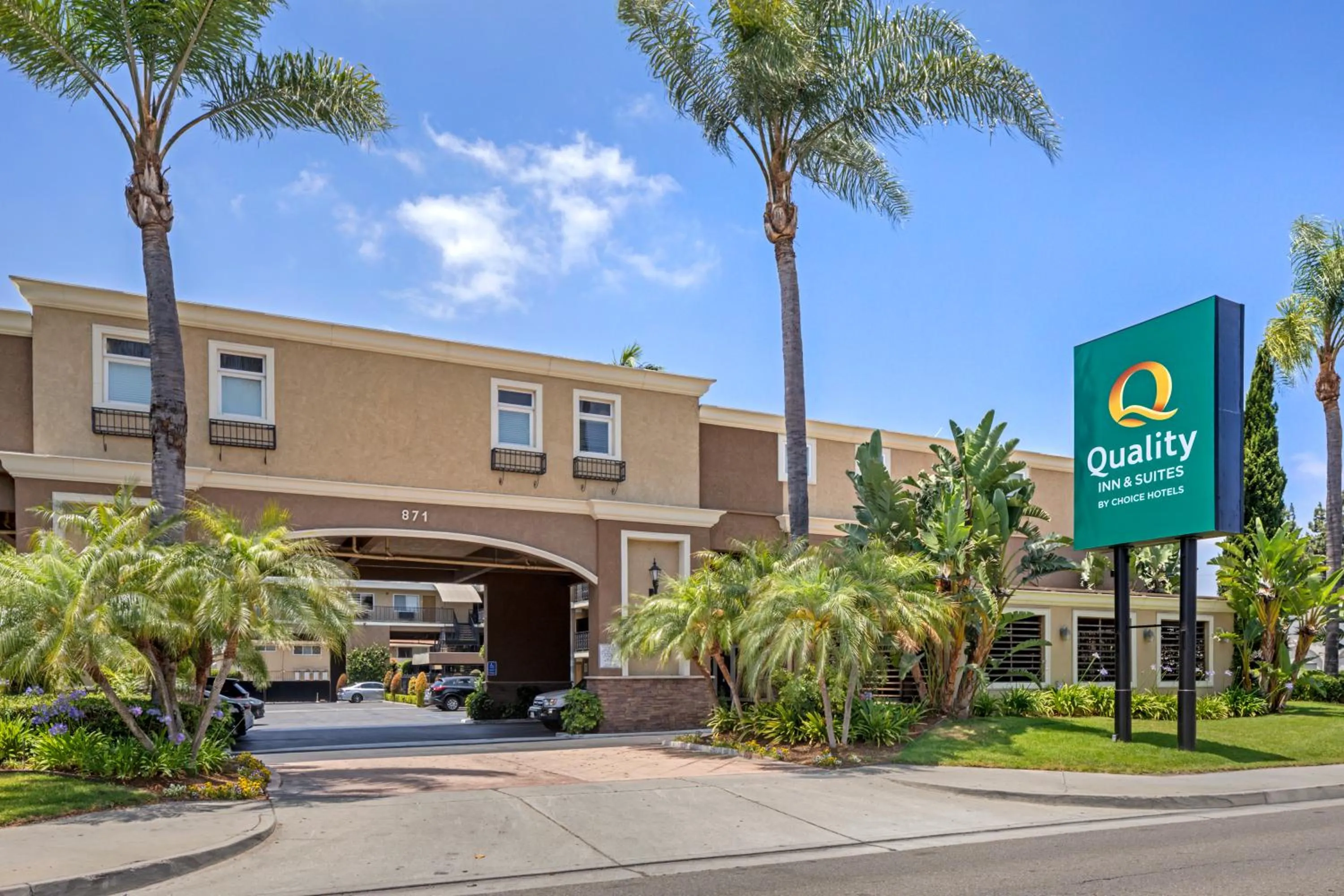 Property building in Quality Inn & Suites Anaheim Maingate