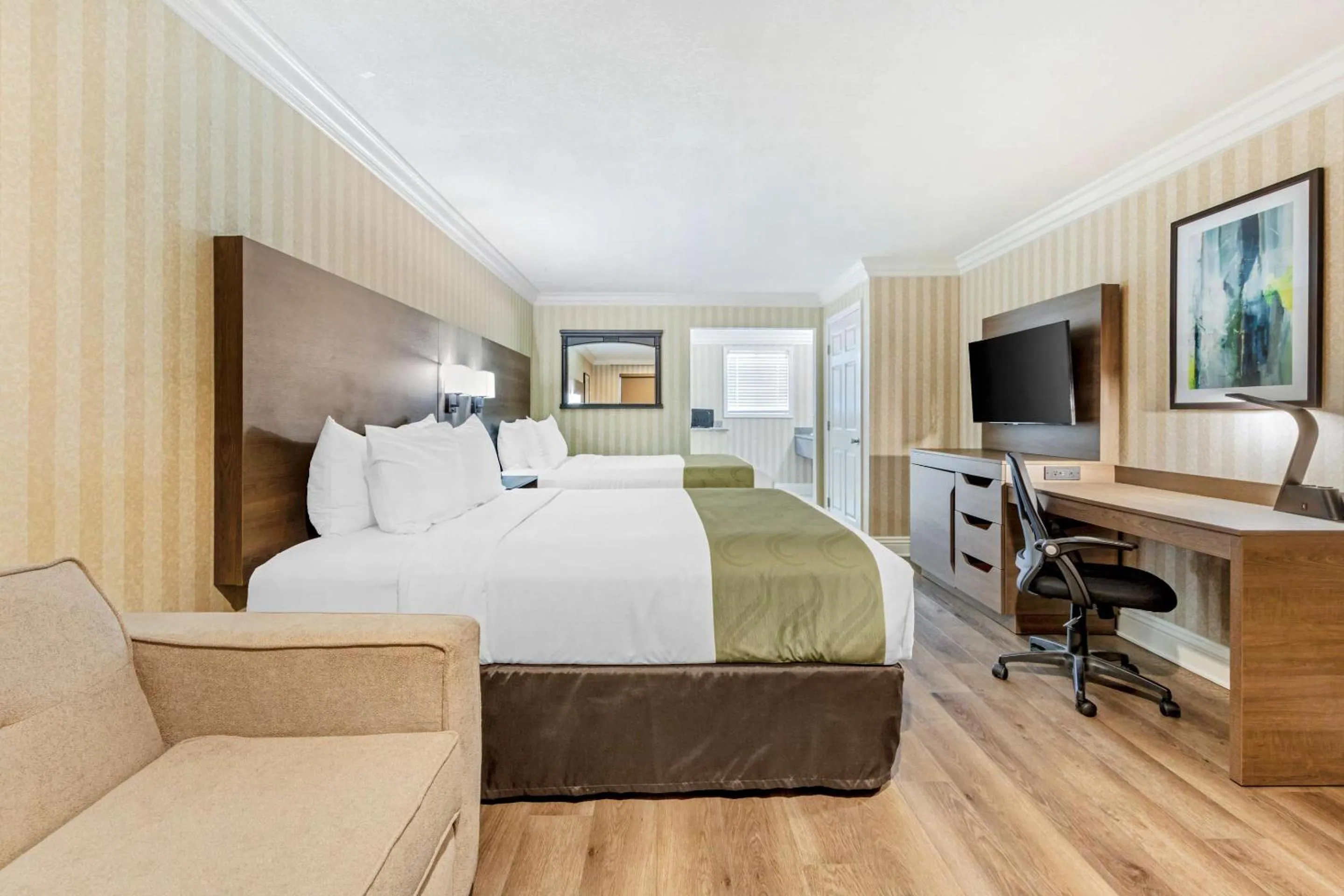 Bedroom, Bed in Quality Inn & Suites Anaheim Maingate