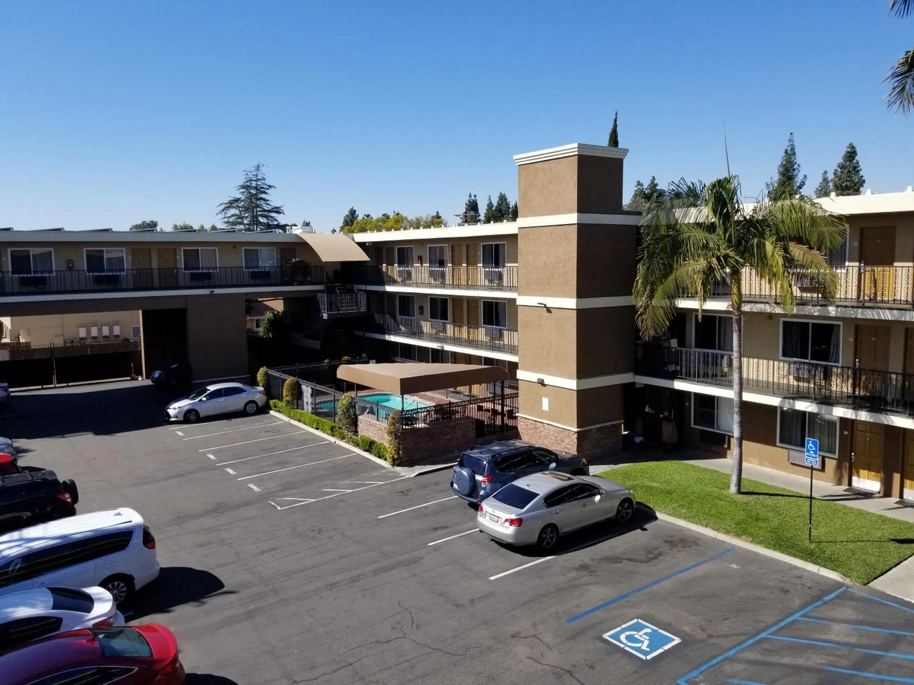 Parking in Quality Inn & Suites Anaheim Maingate