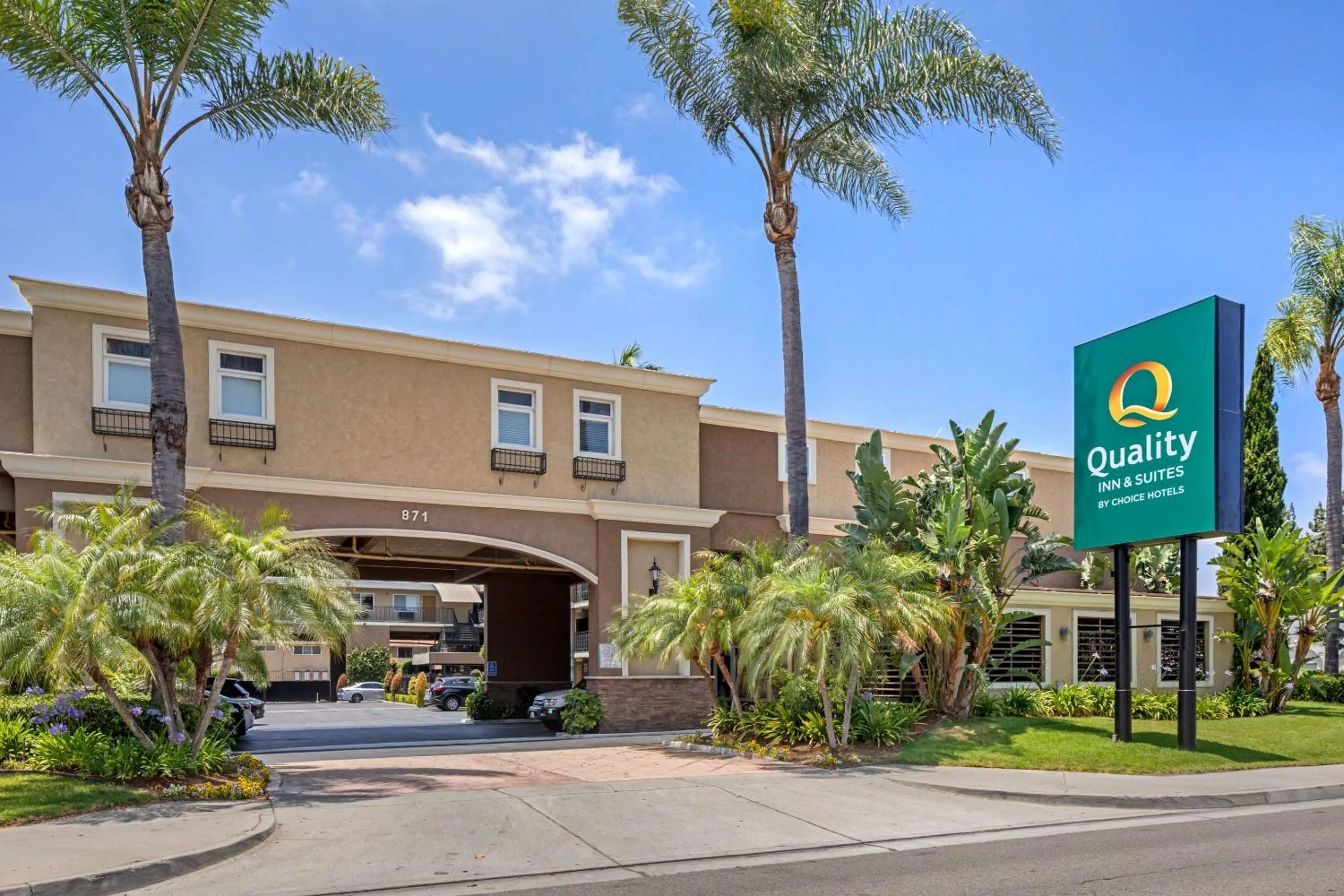 Property building in Quality Inn & Suites Anaheim Maingate