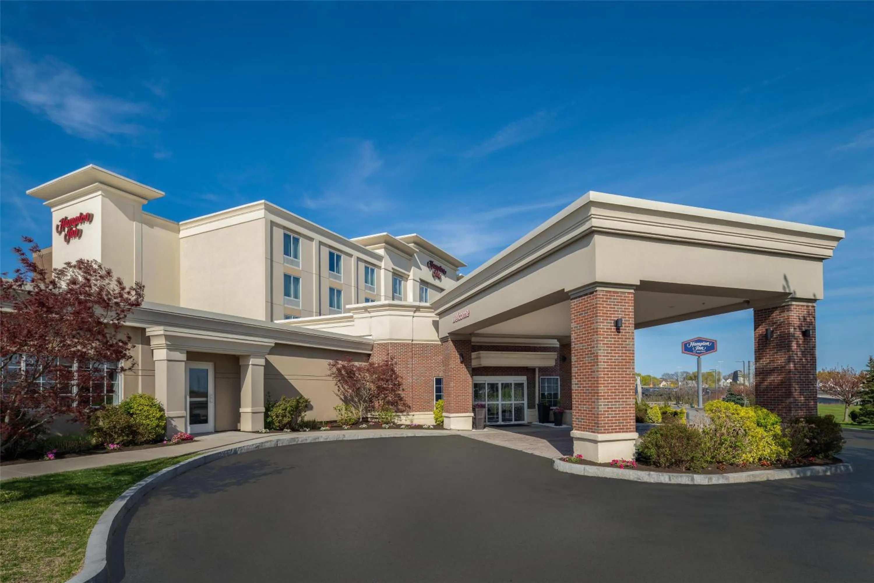 Property building in Hampton Inn-Pawtucket, RI