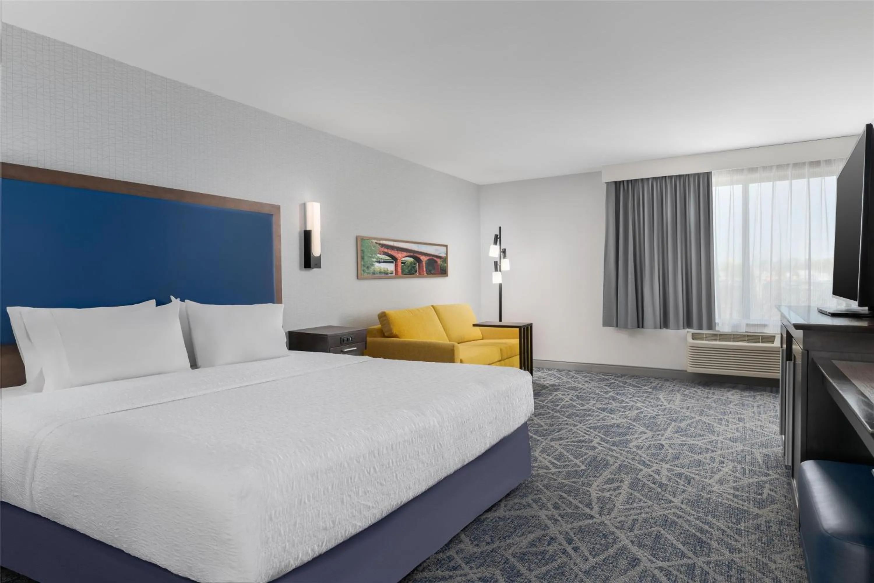 Bed in Hampton Inn-Pawtucket, RI