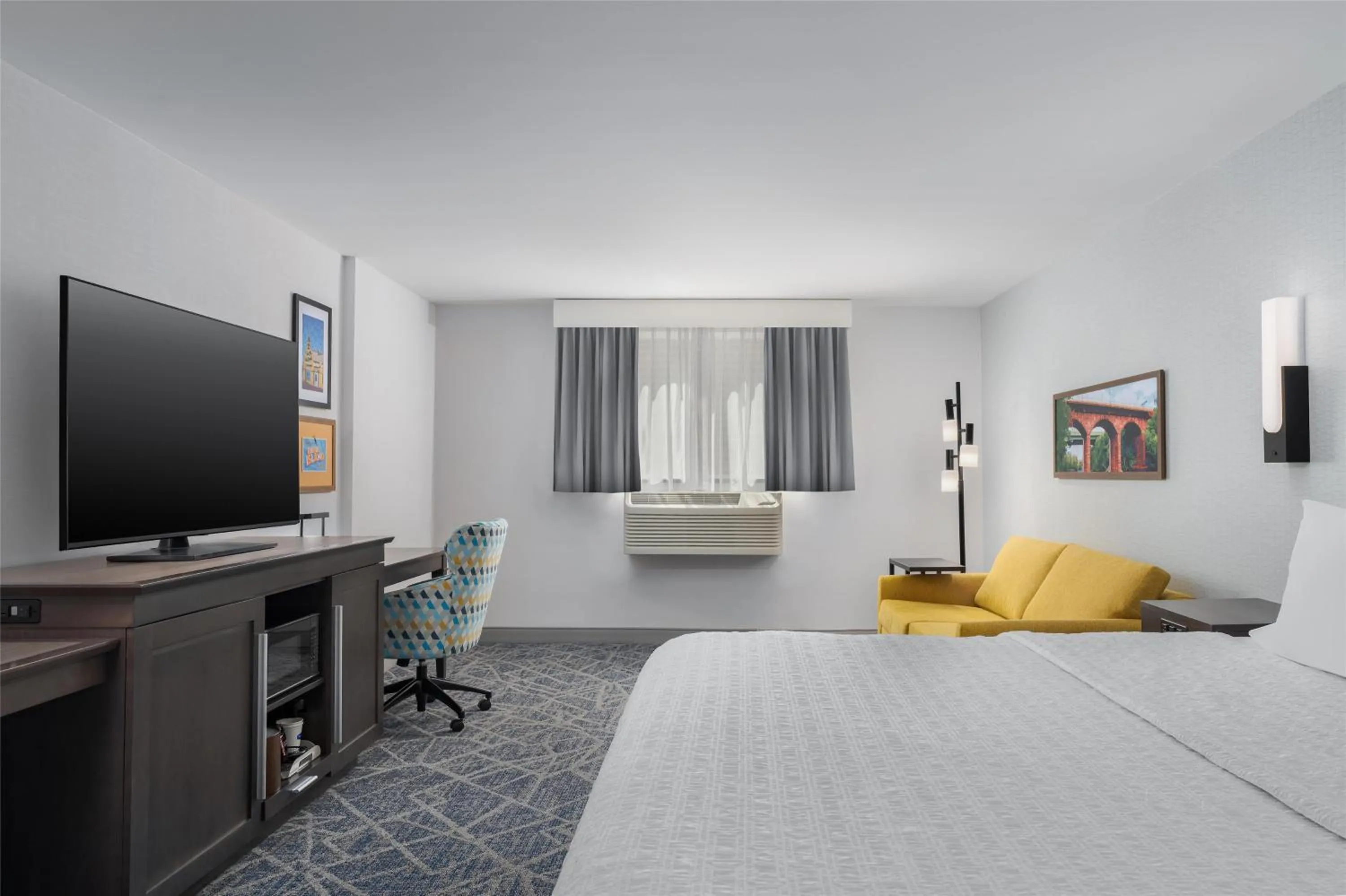 Bed in Hampton Inn-Pawtucket, RI