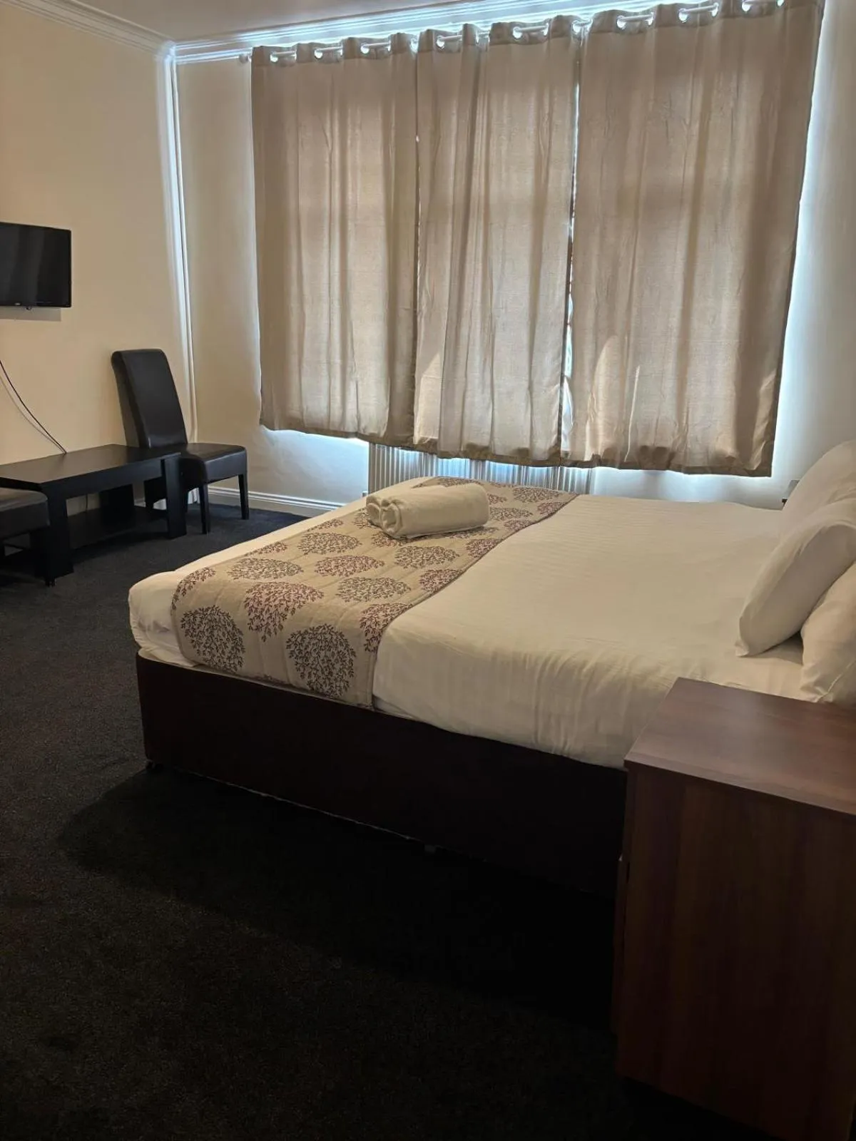 Bed in The Tudor House Hotel