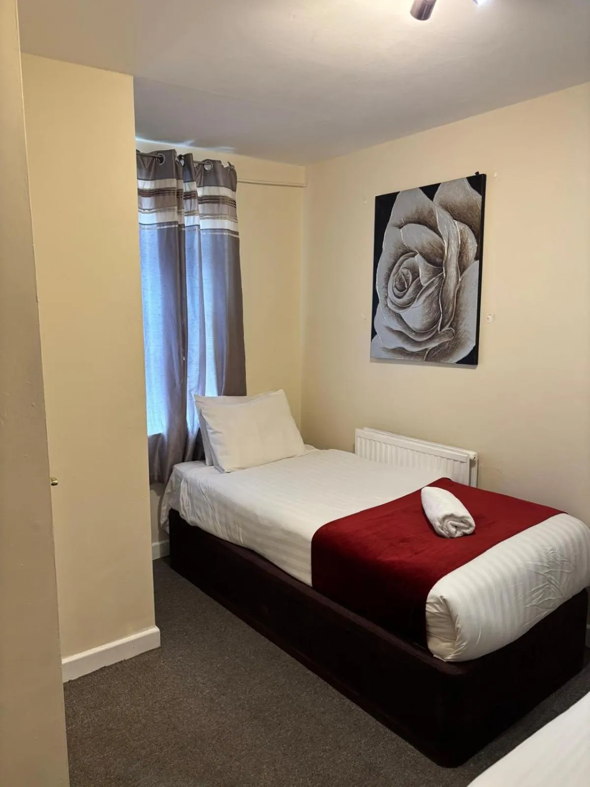 Bed in The Tudor House Hotel