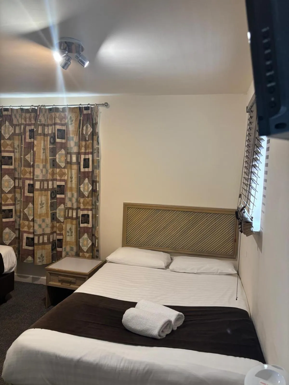 Bed in The Tudor House Hotel