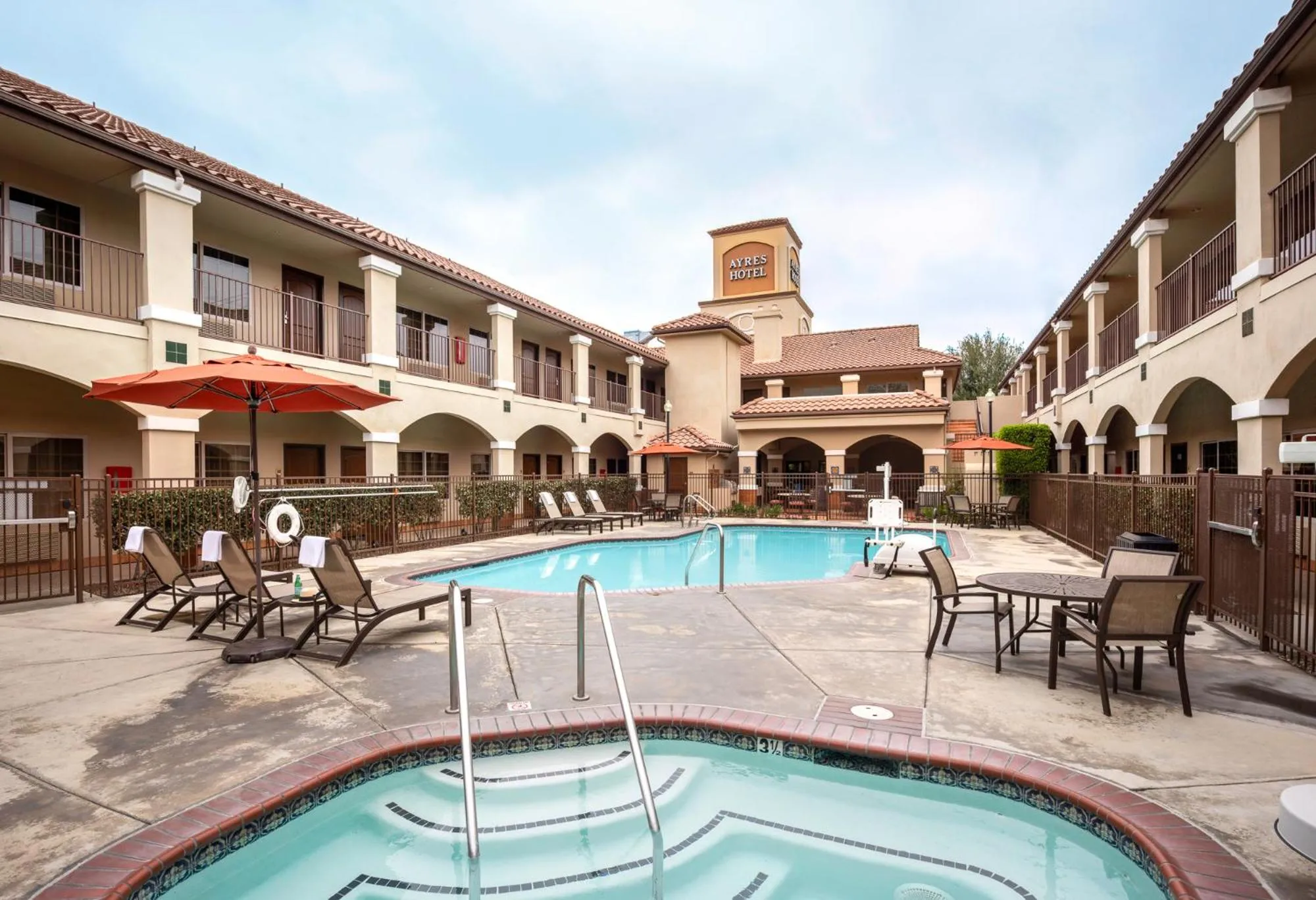 Swimming pool in Ayres Hotel Redlands - Loma Linda