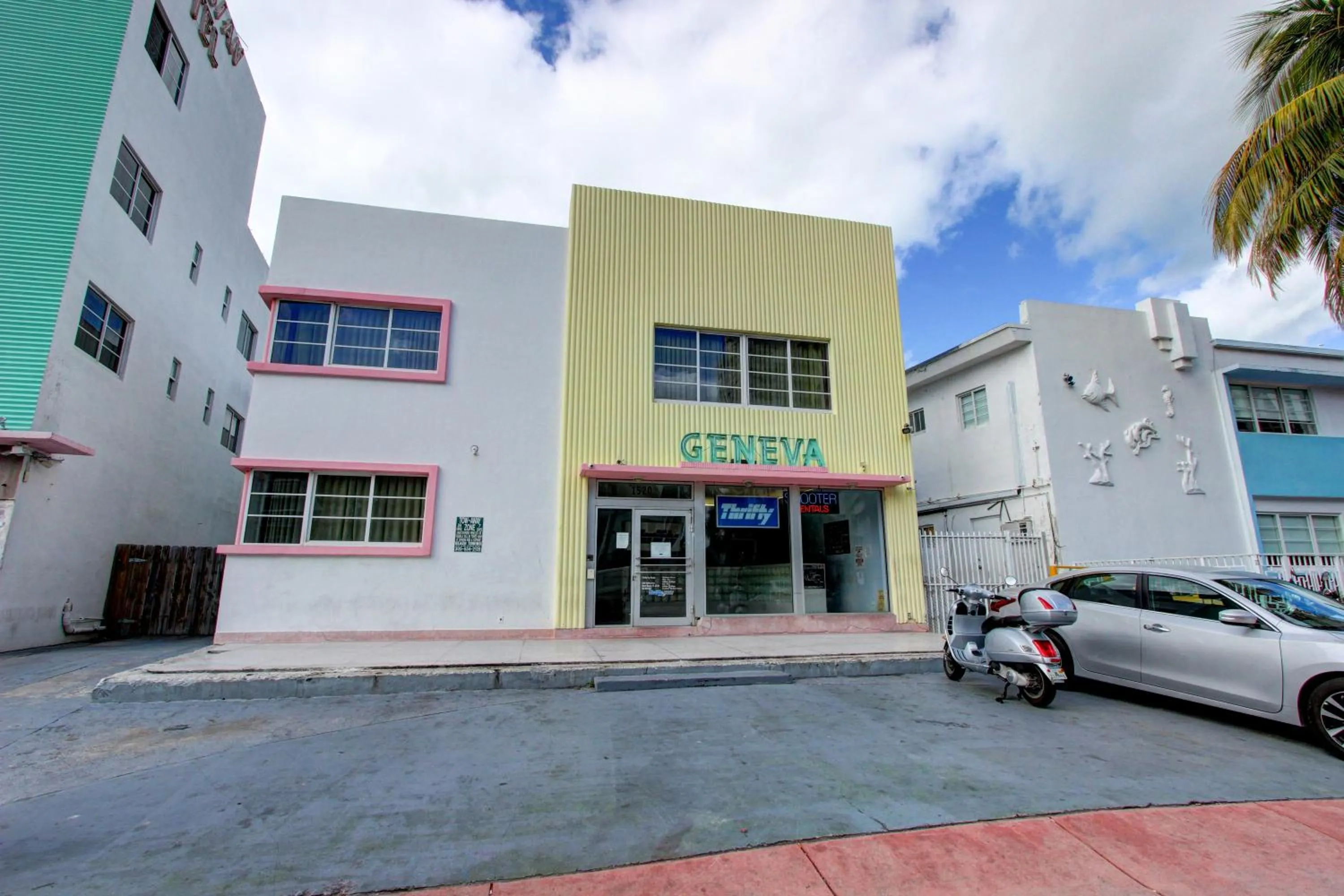 Facade/entrance in Geneva Hotel