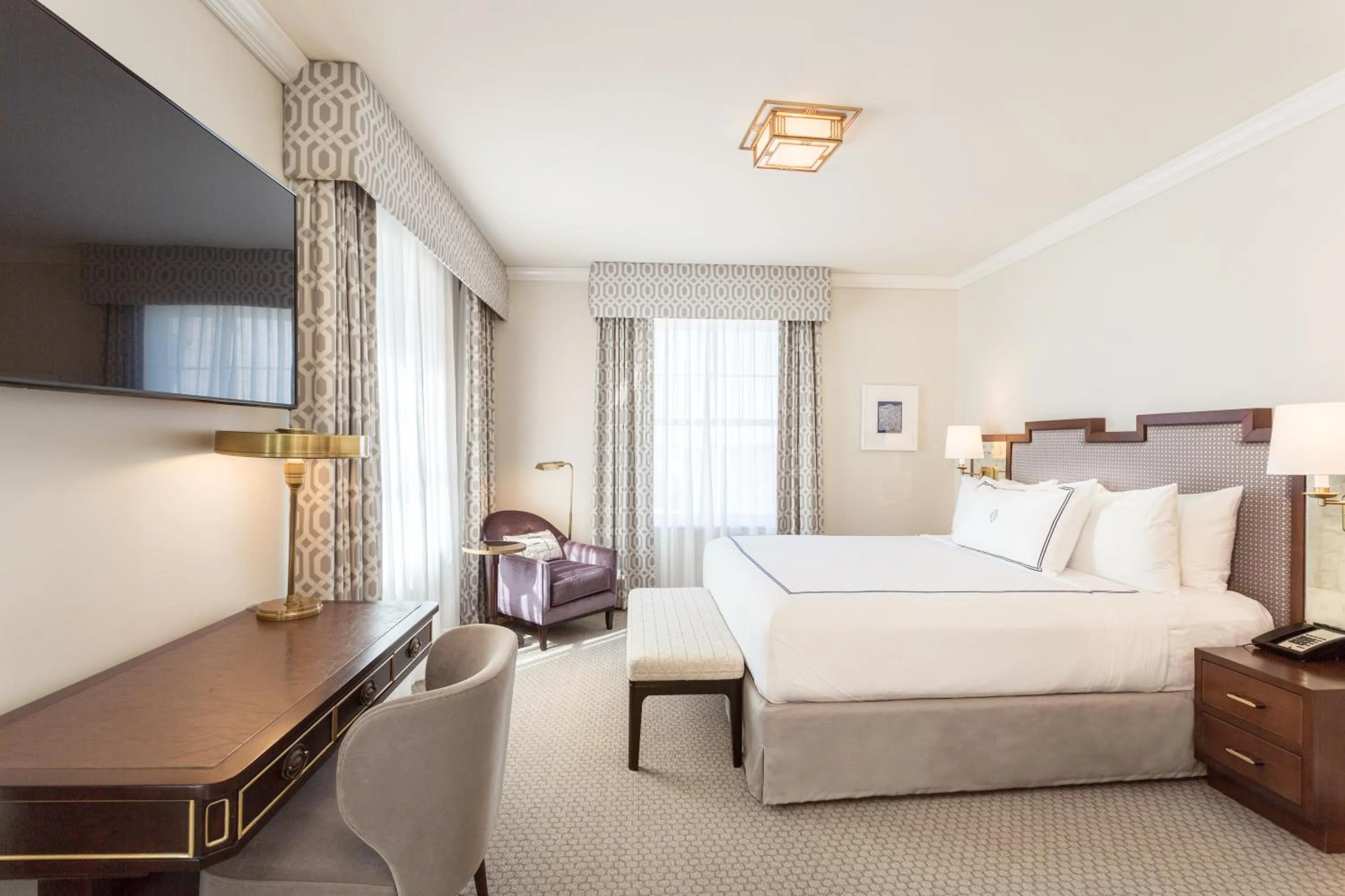 Bed in The Lancaster Hotel