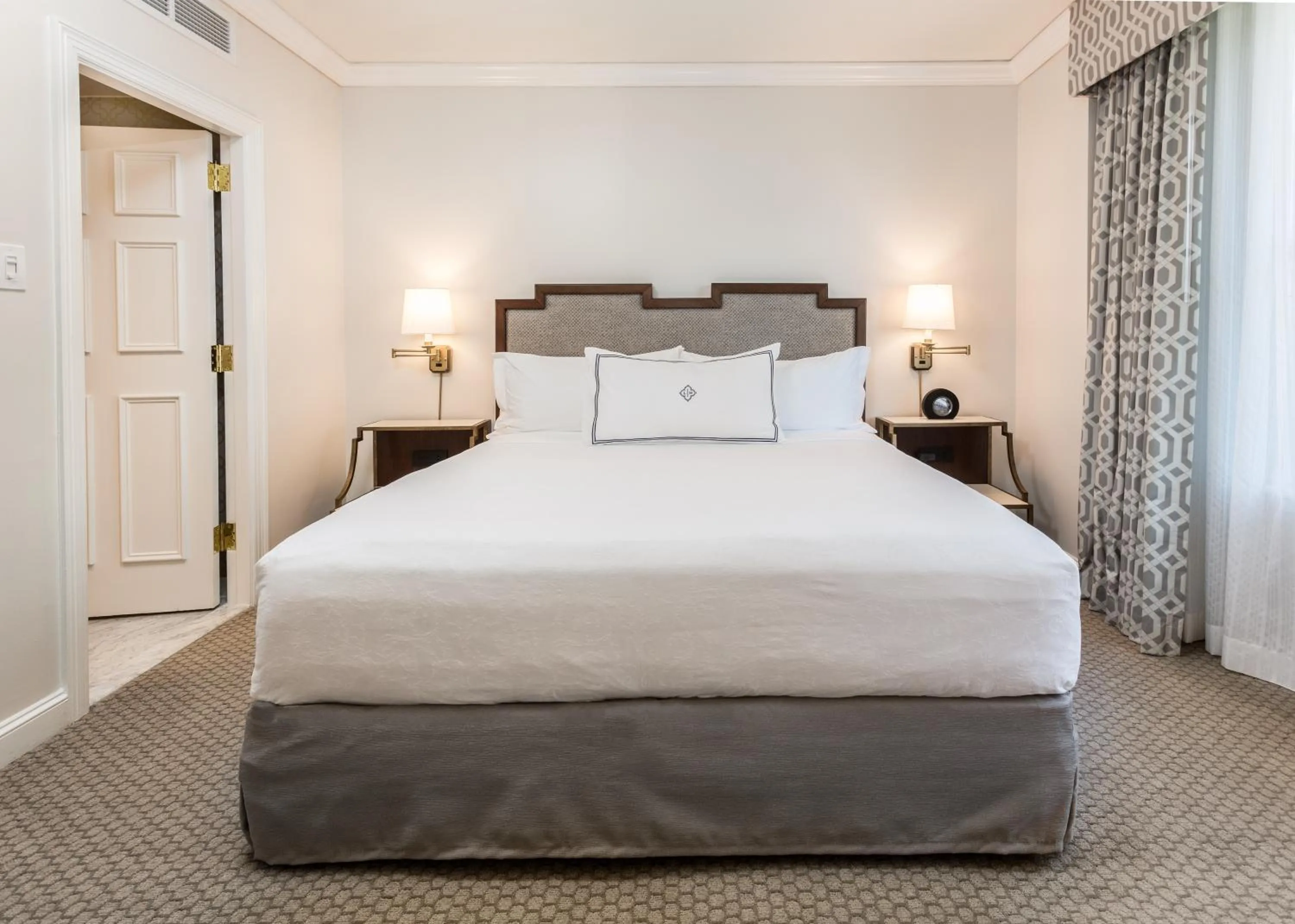 Bed in The Lancaster Hotel