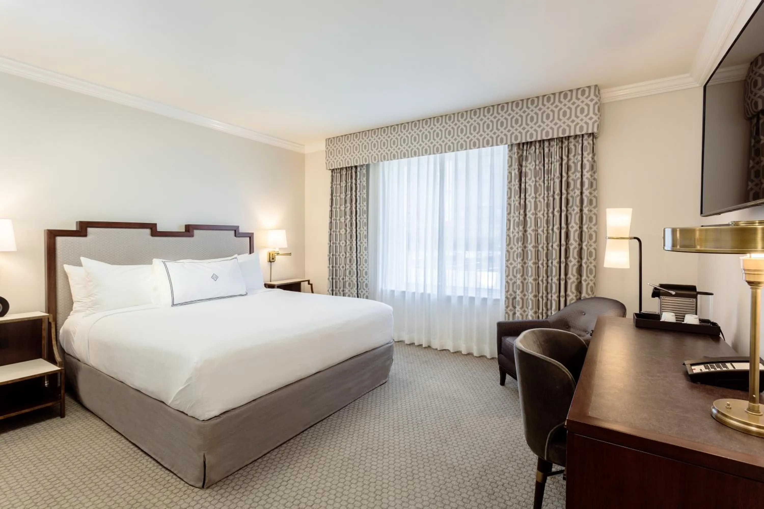 Bed in The Lancaster Hotel