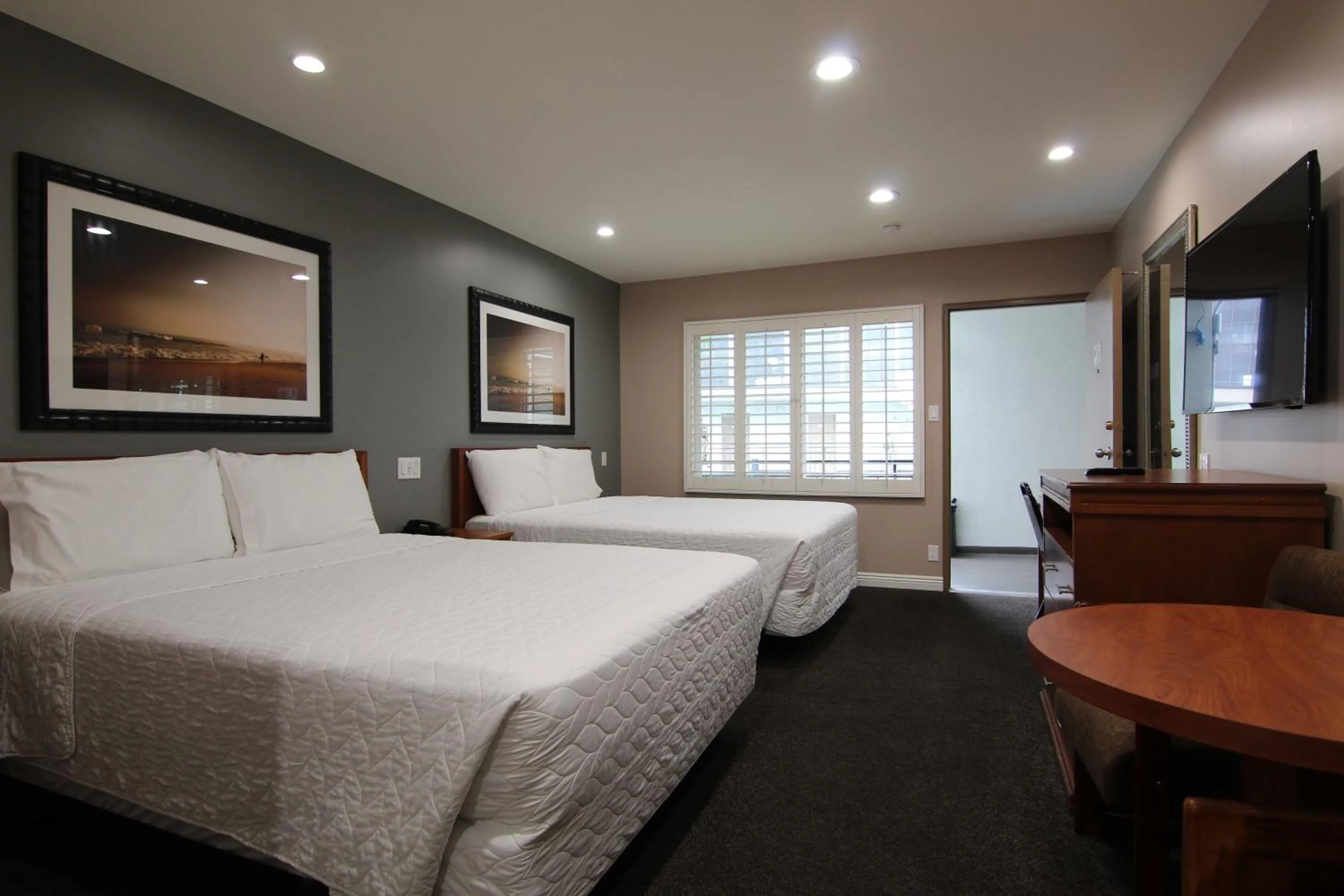 Bed in Dunes Inn - Wilshire