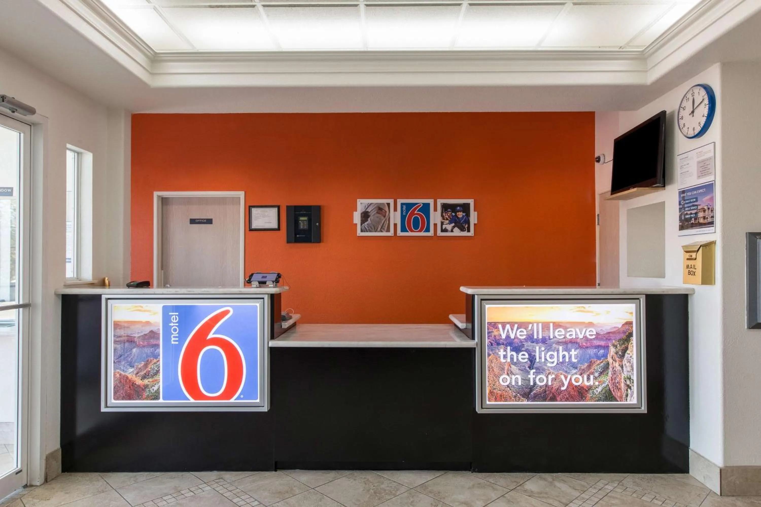 Lobby or reception in Motel 6-San Antonio, TX - Downtown - Alamo Dome
