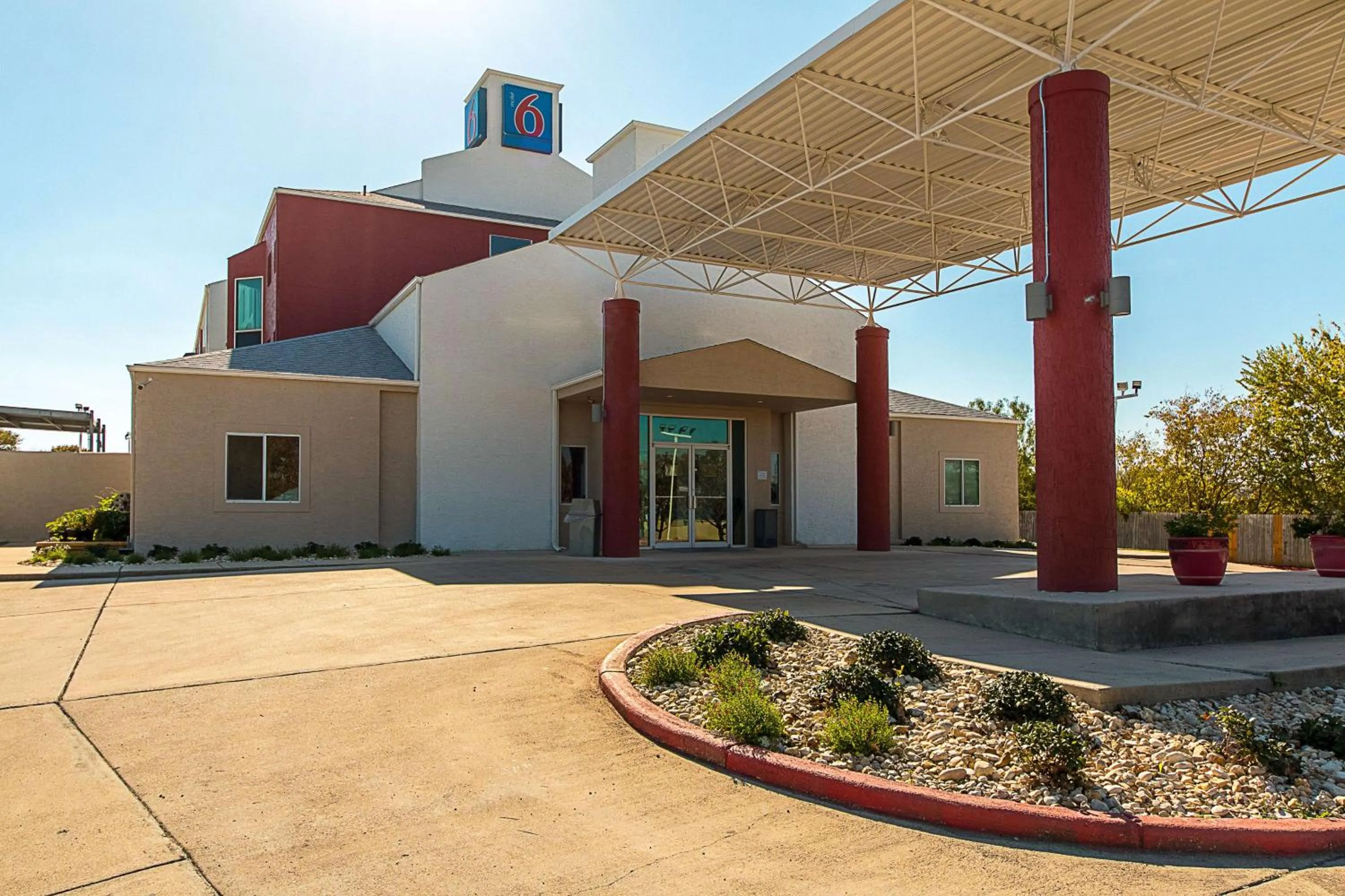 Property building in Motel 6-San Antonio, TX - Downtown - Alamo Dome